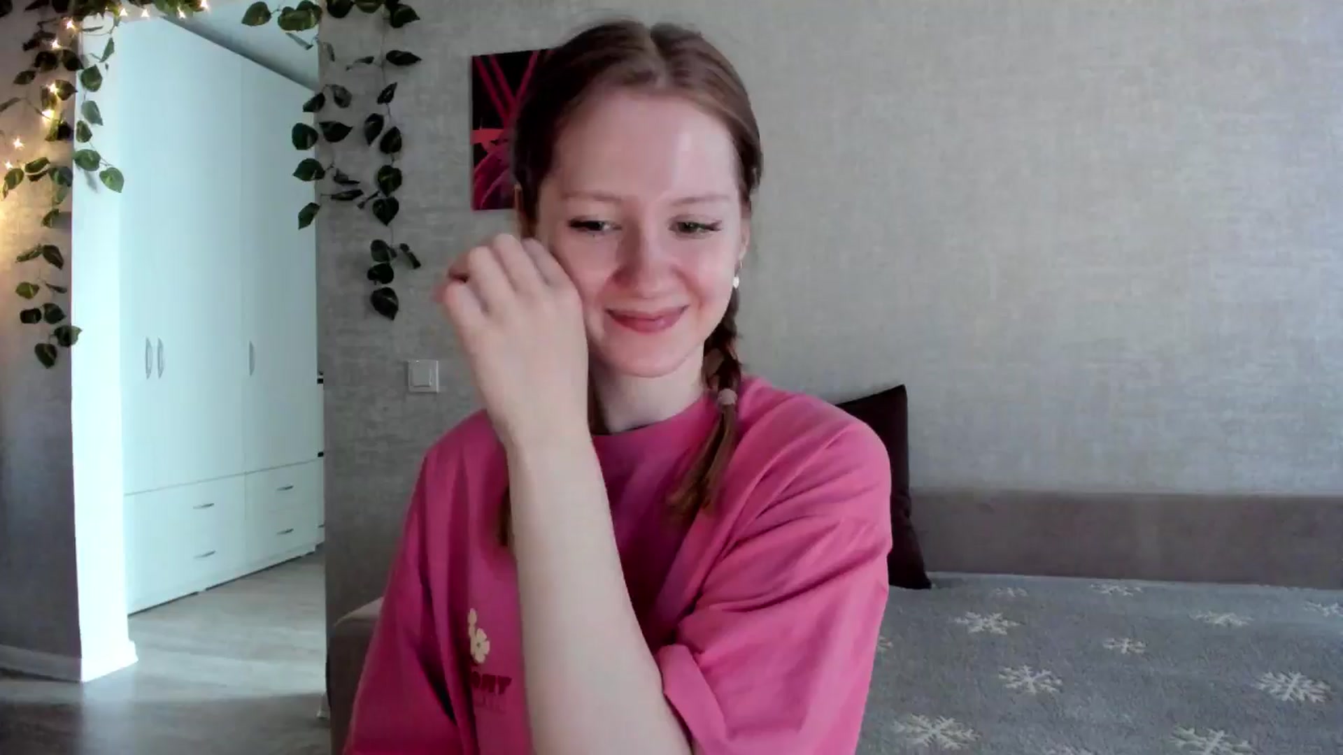 Gallery image thumbnail from girlyAlicey's myfreecams stream on, 05/24/2025, 03:49 image 15 of 20