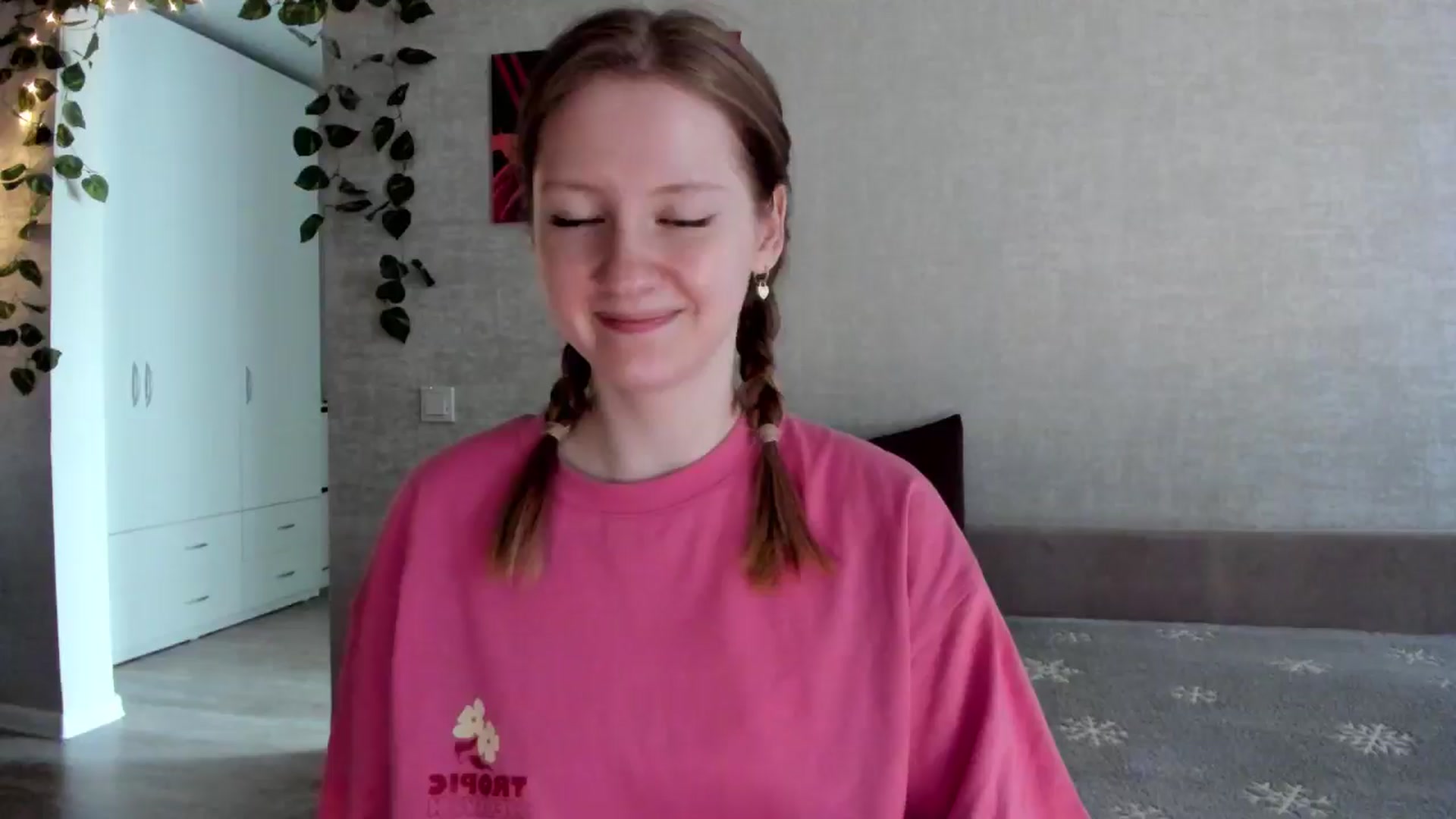 Gallery image thumbnail from girlyAlicey's myfreecams stream on, 05/24/2025, 03:49 image 9 of 20