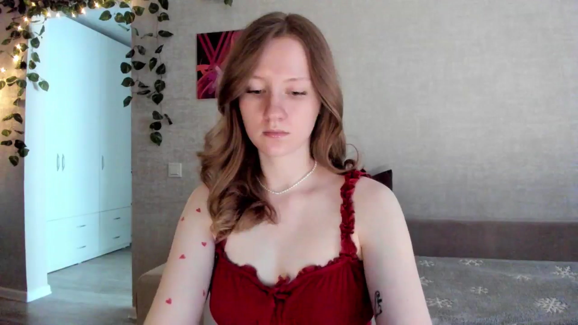 Gallery image thumbnail from girlyAlicey's myfreecams stream on, 05/25/2025, 05:04 image 14 of 20