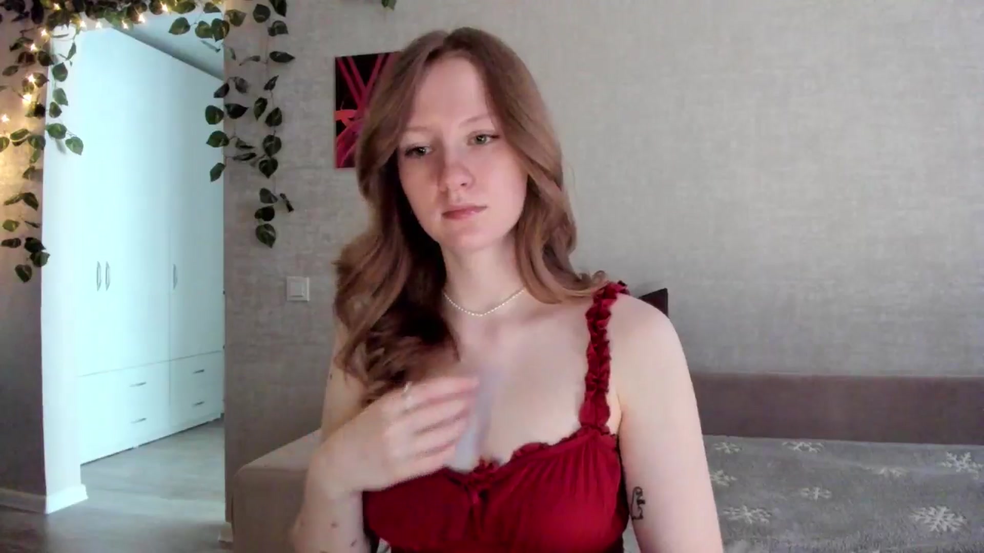 Gallery image thumbnail from girlyAlicey's myfreecams stream on, 05/25/2025, 05:04 image 19 of 20