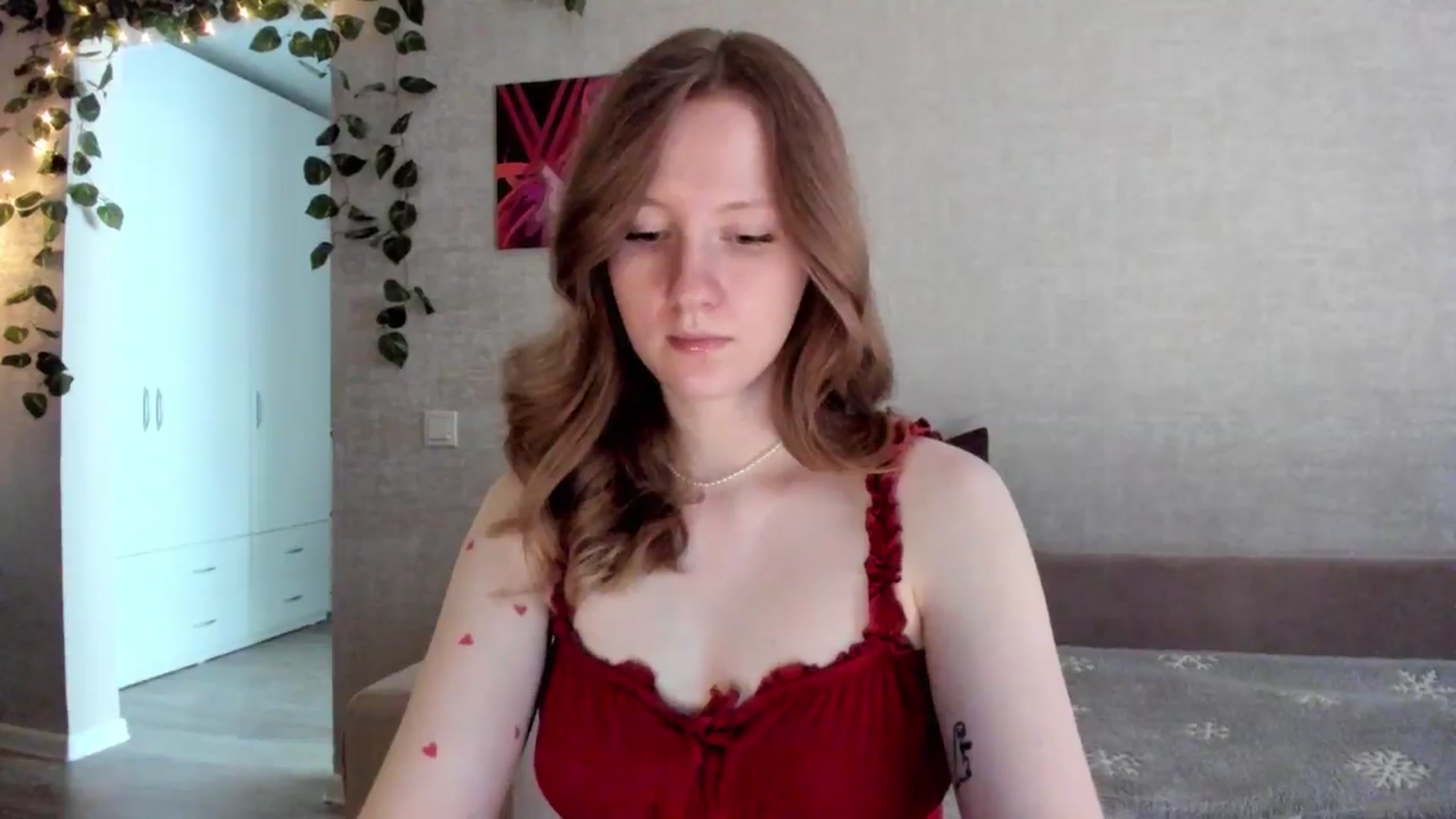Gallery image thumbnail from girlyAlicey's myfreecams stream on, 05/25/2025, 05:04 image 6 of 20