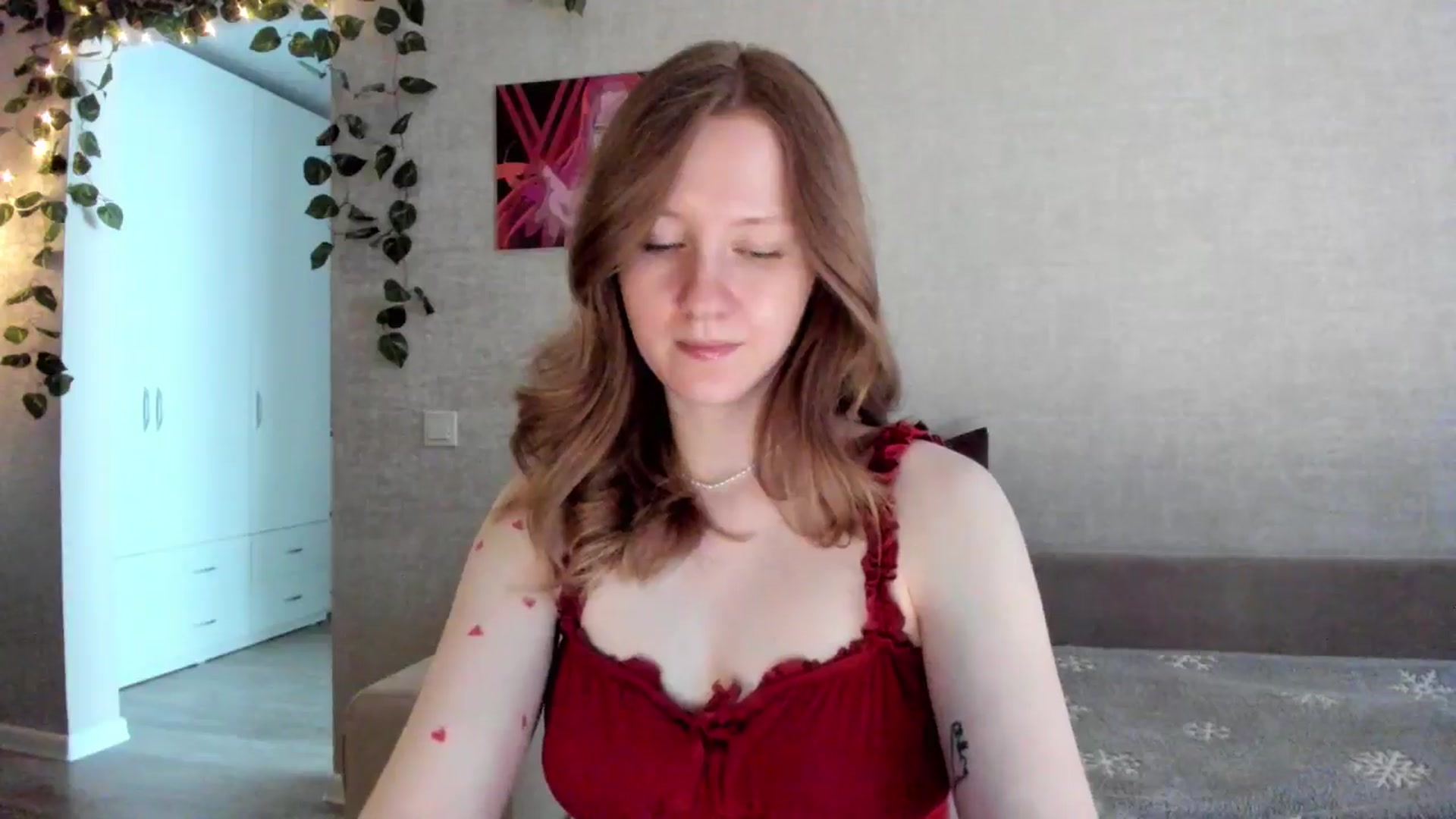 Gallery image thumbnail from girlyAlicey's myfreecams stream on, 05/25/2025, 05:04 image 12 of 20