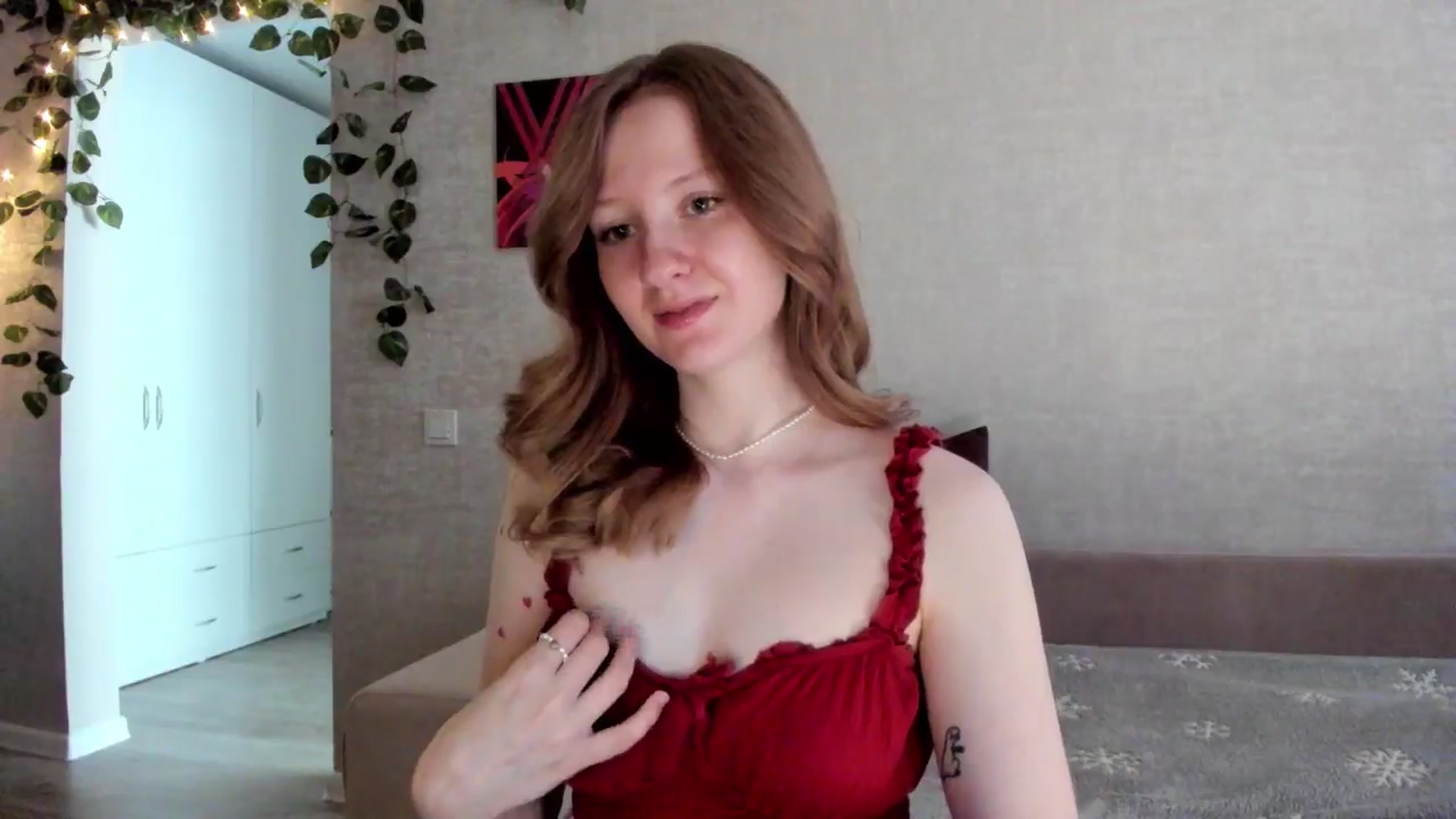 Gallery image thumbnail from girlyAlicey's myfreecams stream on, 05/25/2025, 05:04 image 18 of 20
