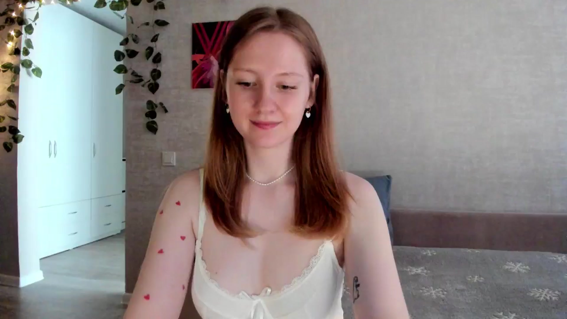 Gallery image thumbnail from girlyAlicey's myfreecams stream on, 05/30/2025, 05:32 image 10 of 20