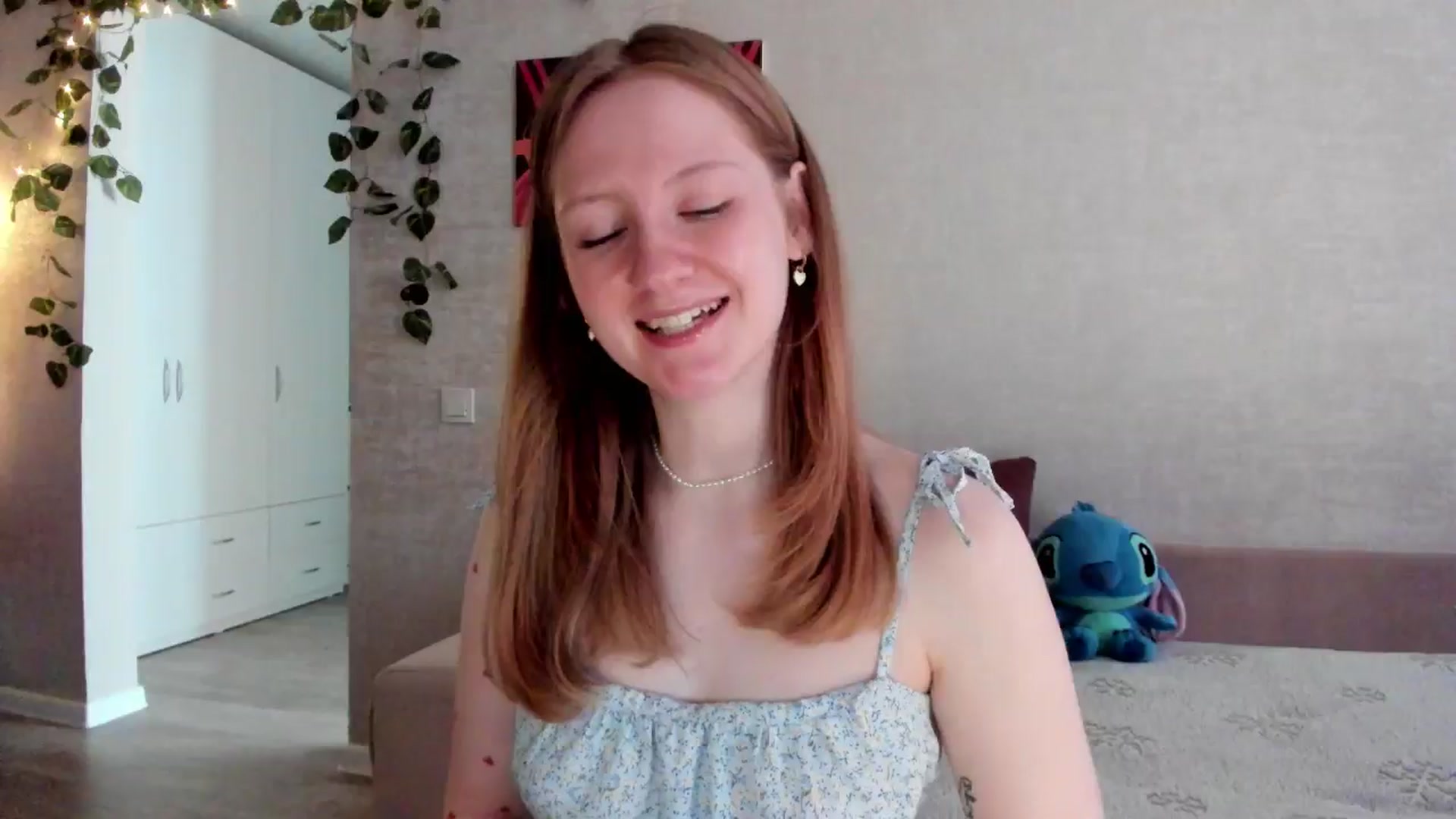Gallery image thumbnail from girlyAlicey's myfreecams stream on, 06/09/2025, 04:00 image 8 of 20