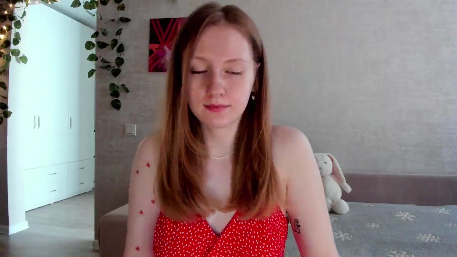 Gallery image thumbnail from girlyAlicey's myfreecams stream on, 06/22/2025, 03:54 image 17 of 20