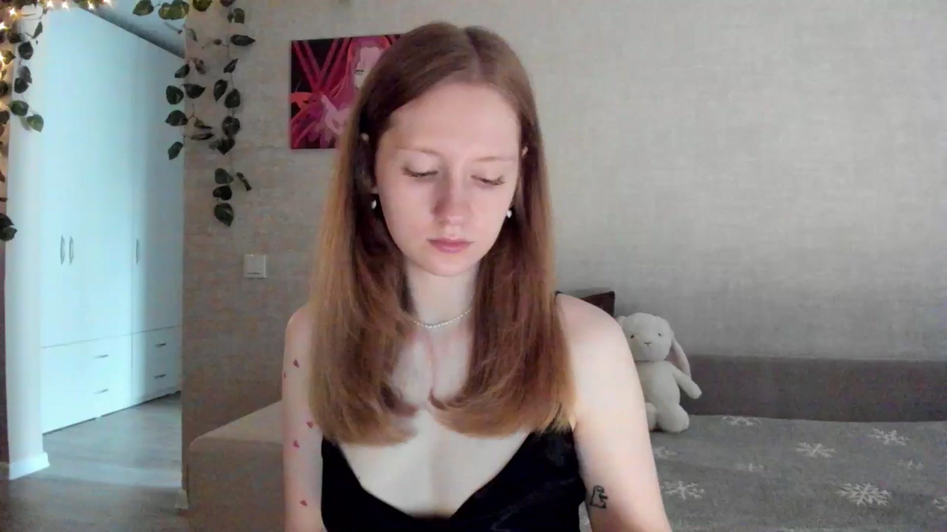 Gallery image thumbnail from girlyAlicey's myfreecams stream on, 06/24/2025, 03:12 image 11 of 20