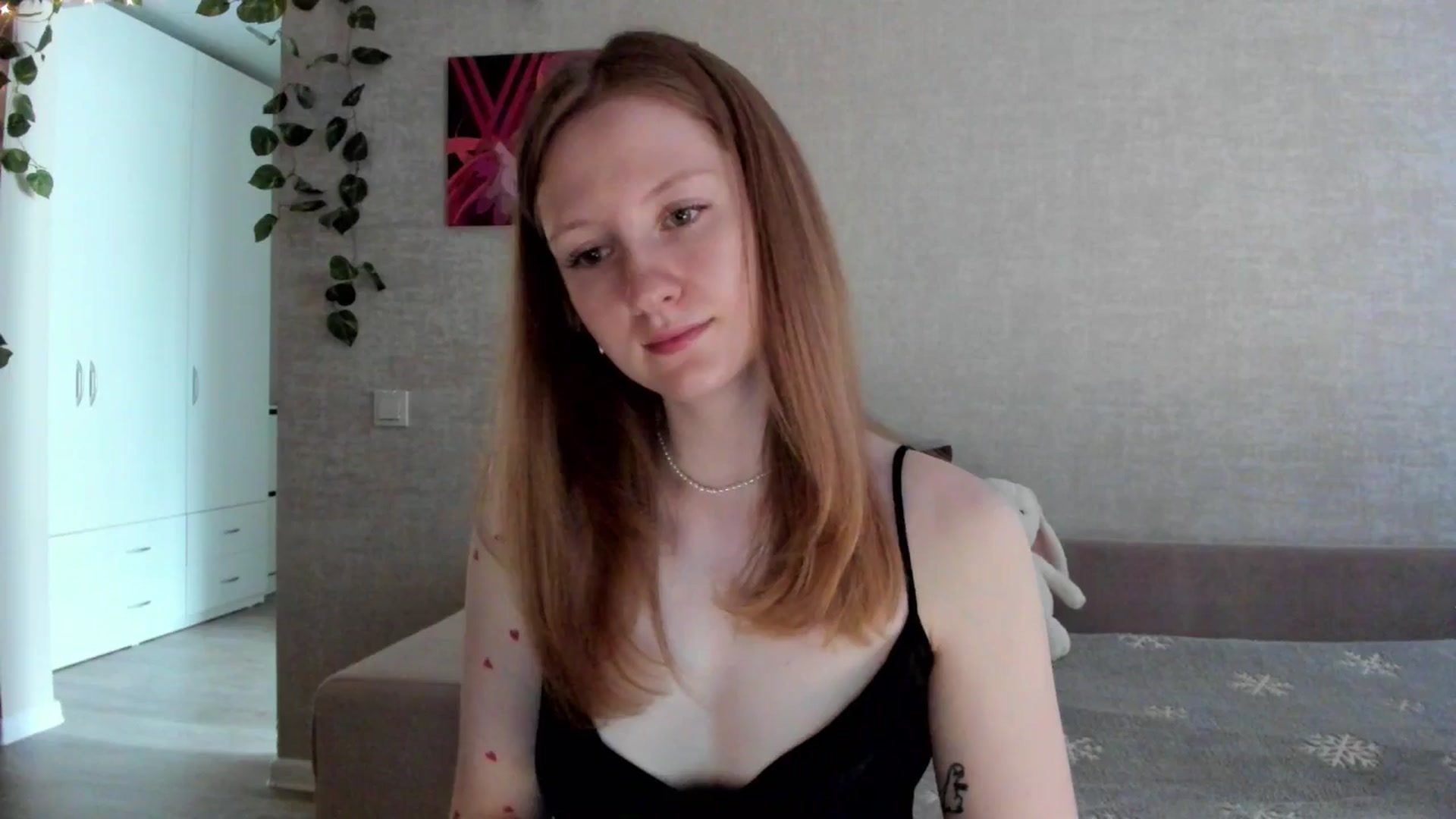 Gallery image thumbnail from girlyAlicey's myfreecams stream on, 06/24/2025, 03:12 image 16 of 20
