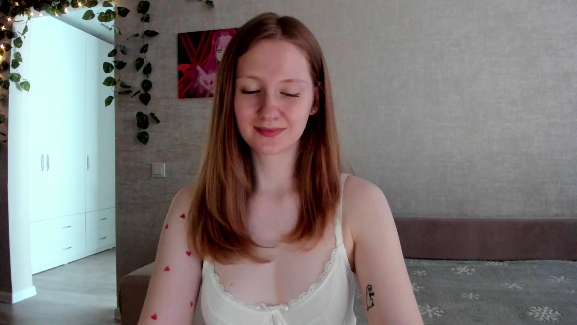 Gallery image thumbnail from girlyAlicey's myfreecams stream on, 06/27/2025, 03:41 image 5 of 20