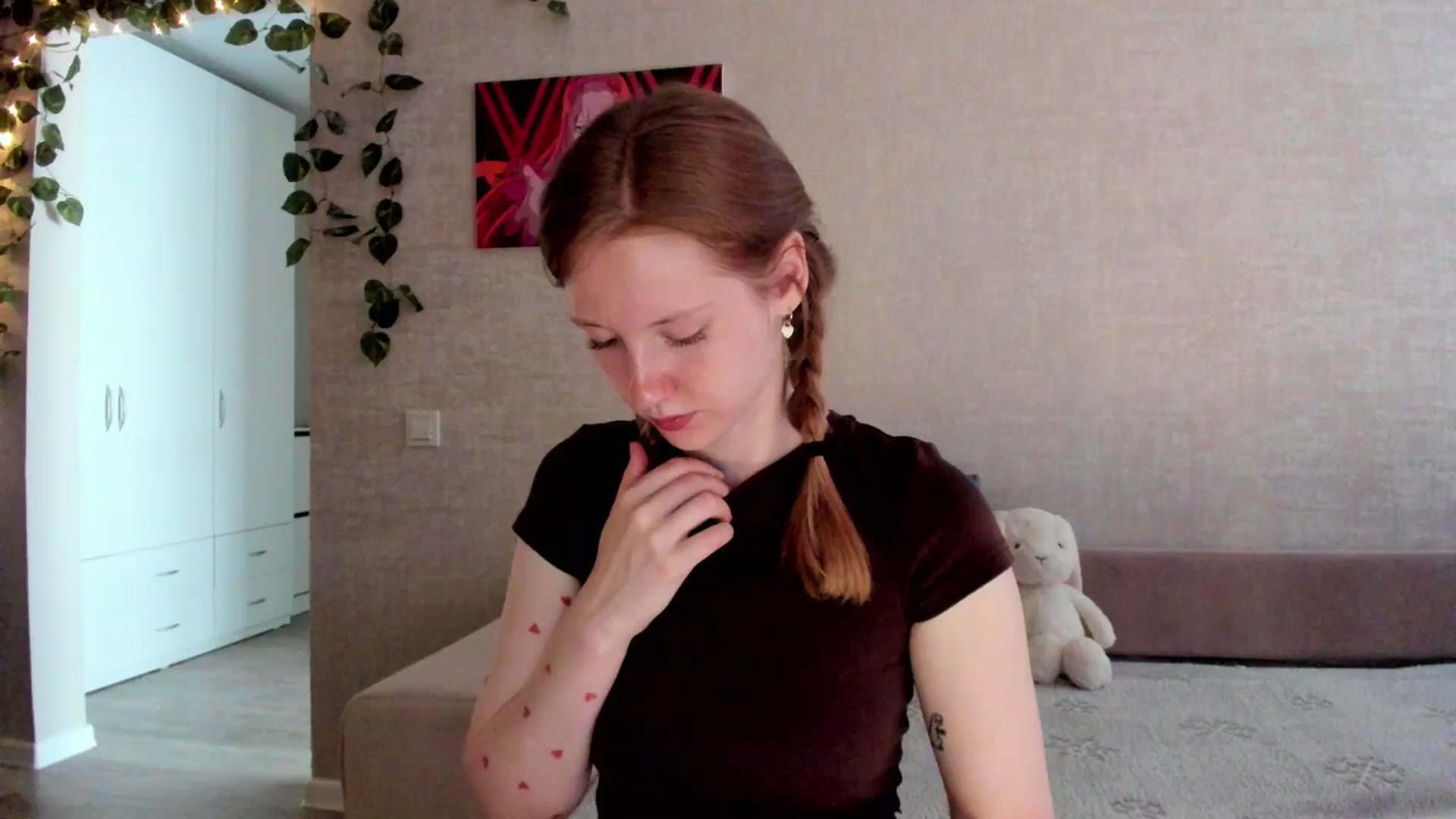 Gallery image thumbnail from girlyAlicey's myfreecams stream on, 06/29/2025, 04:34 image 16 of 20