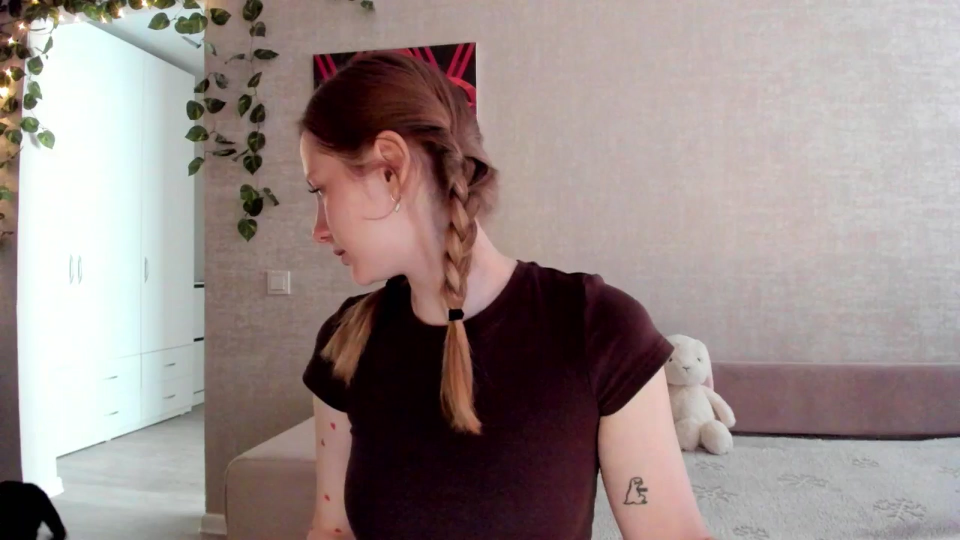 Gallery image thumbnail from girlyAlicey's myfreecams stream on, 06/29/2025, 04:34 image 1 of 20