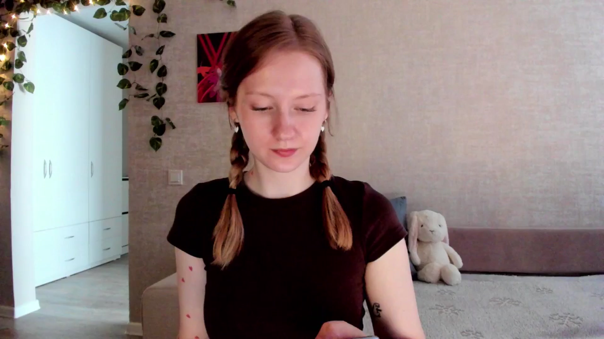 Gallery image thumbnail from girlyAlicey's myfreecams stream on, 06/29/2025, 04:34 image 19 of 20