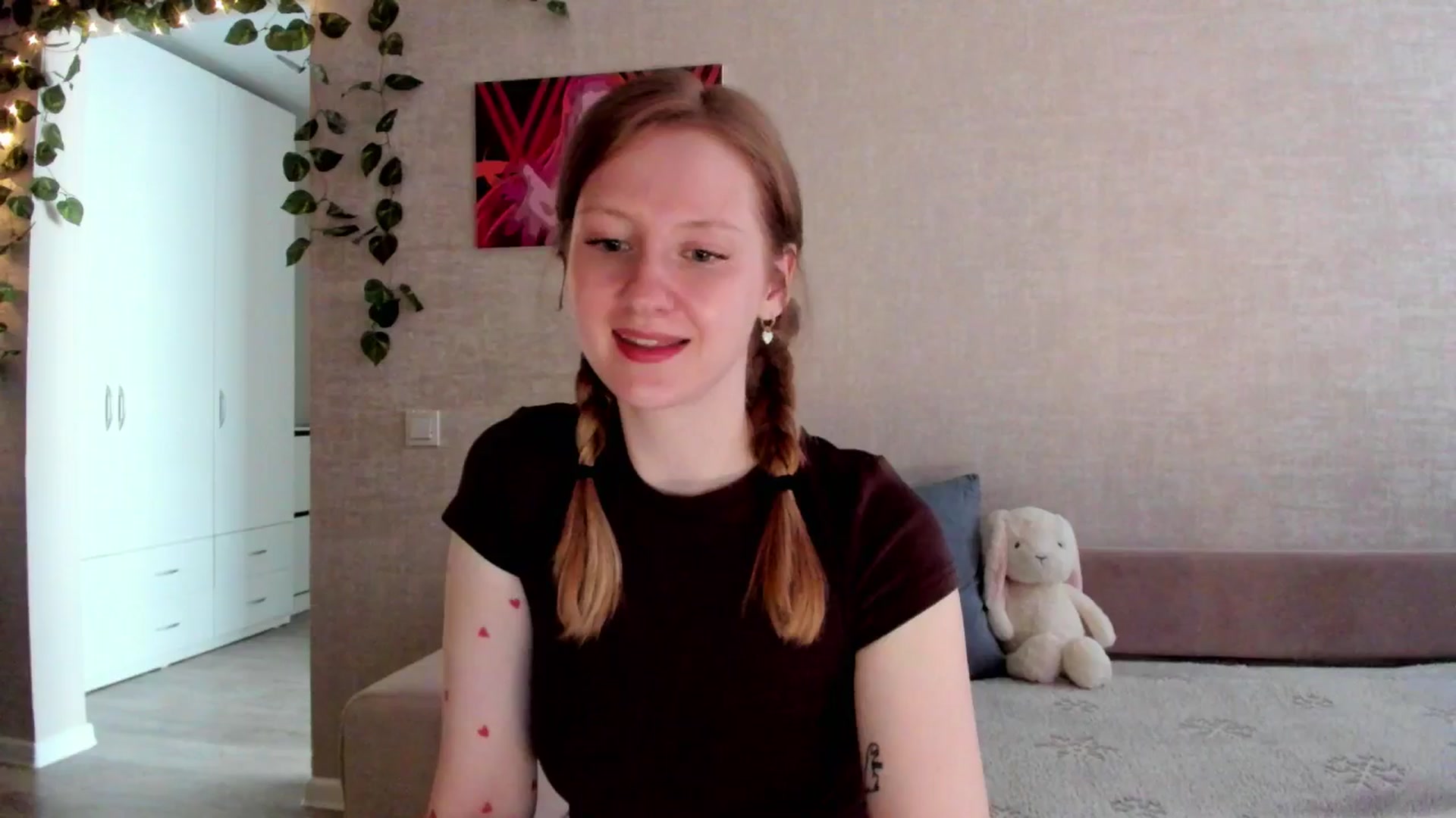Gallery image thumbnail from girlyAlicey's myfreecams stream on, 06/29/2025, 04:34 image 17 of 20