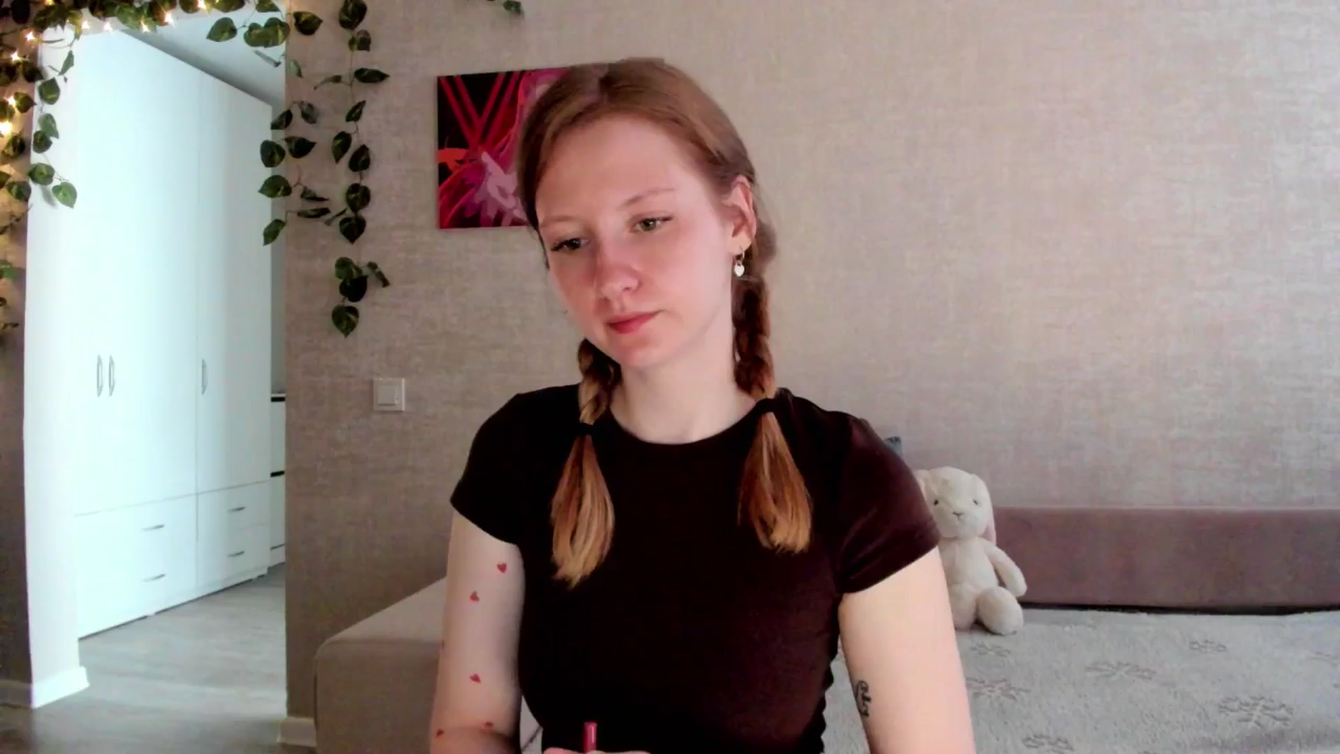 Gallery image thumbnail from girlyAlicey's myfreecams stream on, 06/29/2025, 04:34 image 14 of 20