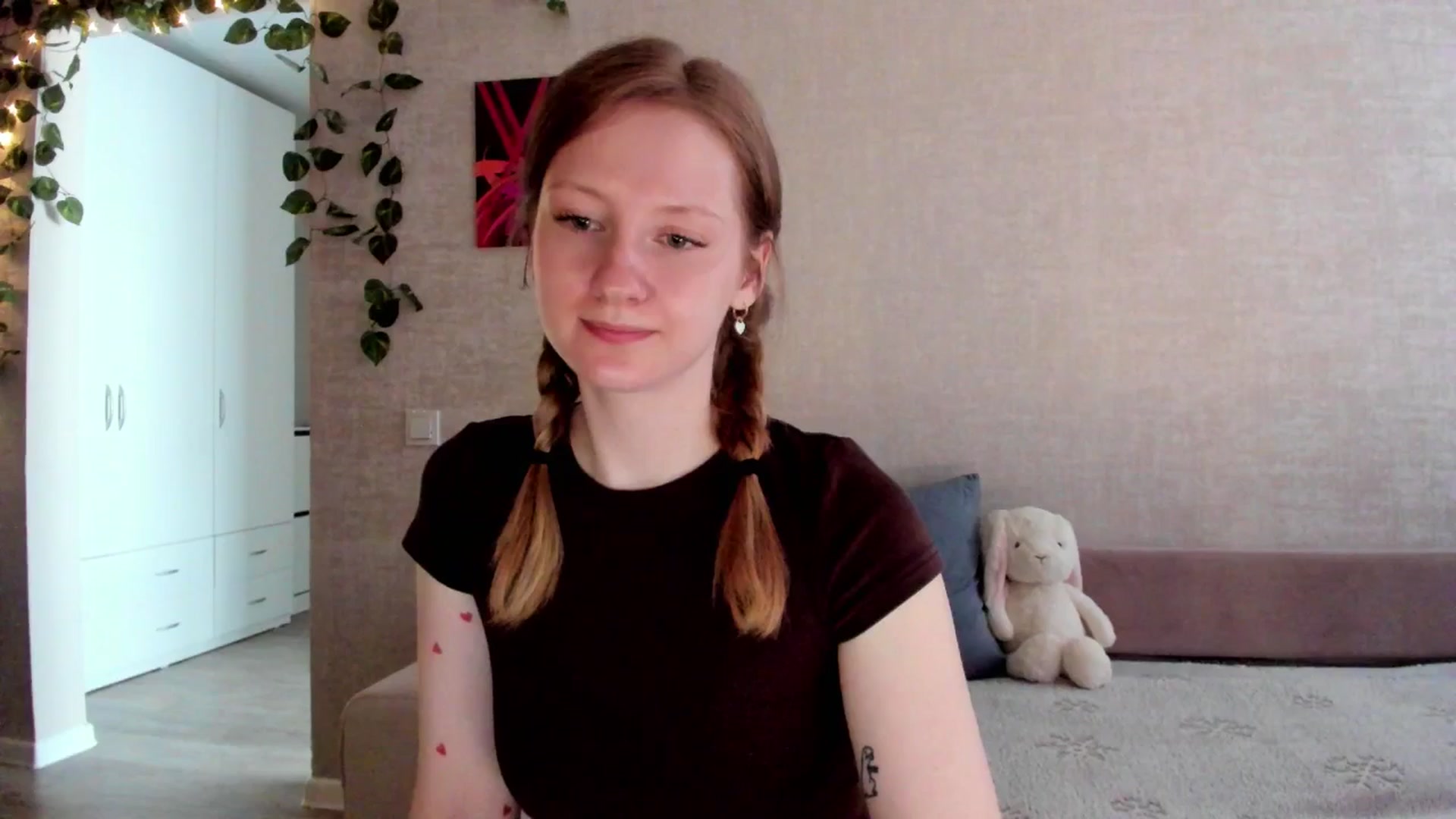 Gallery image thumbnail from girlyAlicey's myfreecams stream on, 06/29/2025, 04:34 image 13 of 20