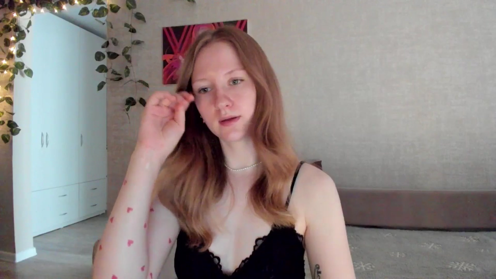 Gallery image thumbnail from girlyAlicey's myfreecams stream on, 07/15/2025, 03:43 image 19 of 20