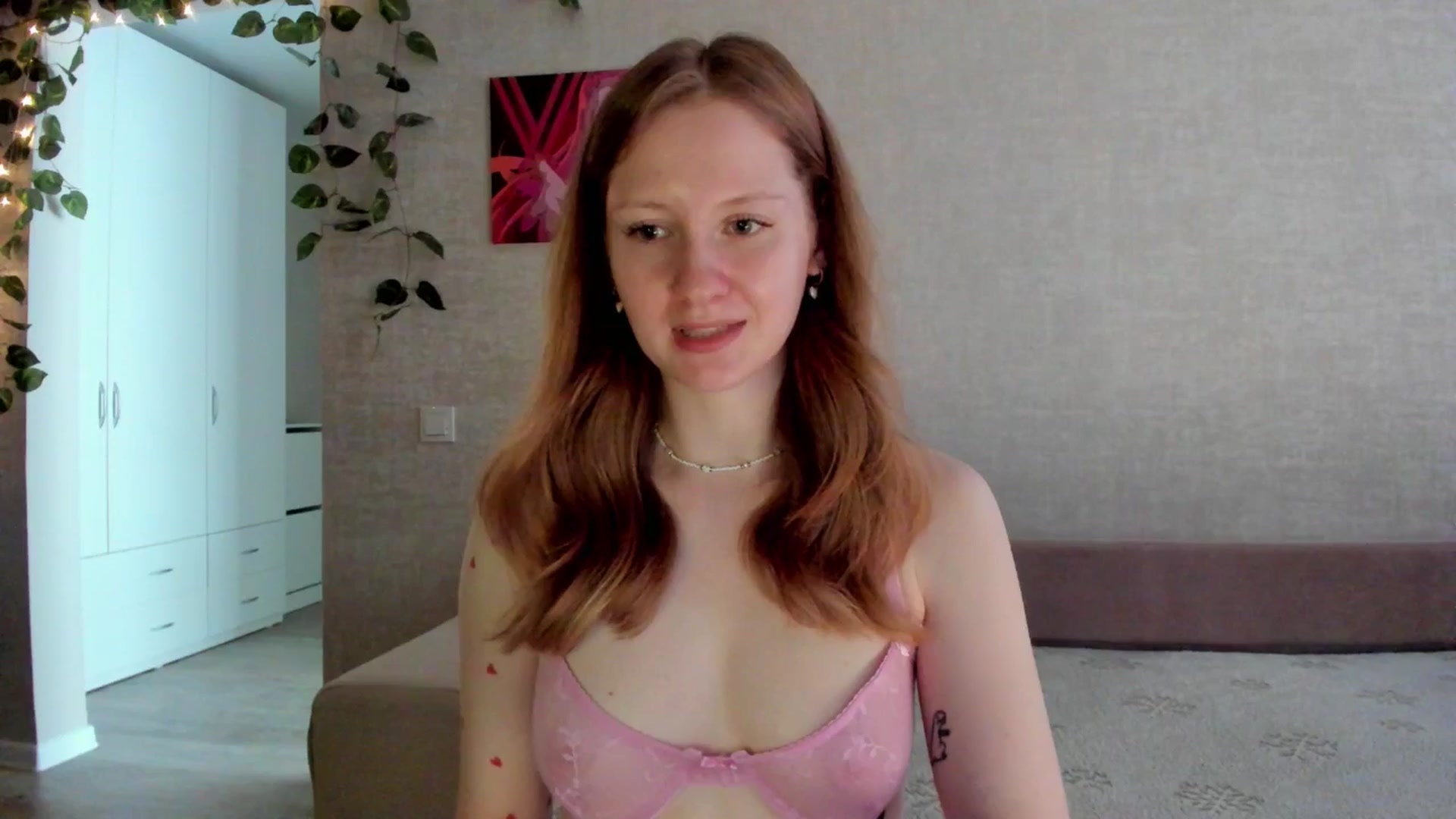 Gallery image thumbnail from girlyAlicey's myfreecams stream on, 07/26/2025, 04:19 image 18 of 20