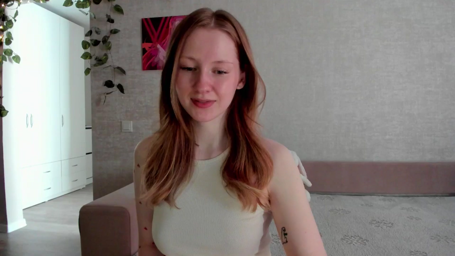 Gallery image thumbnail from girlyAlicey's myfreecams stream on, 08/01/2025, 02:42 image 12 of 20