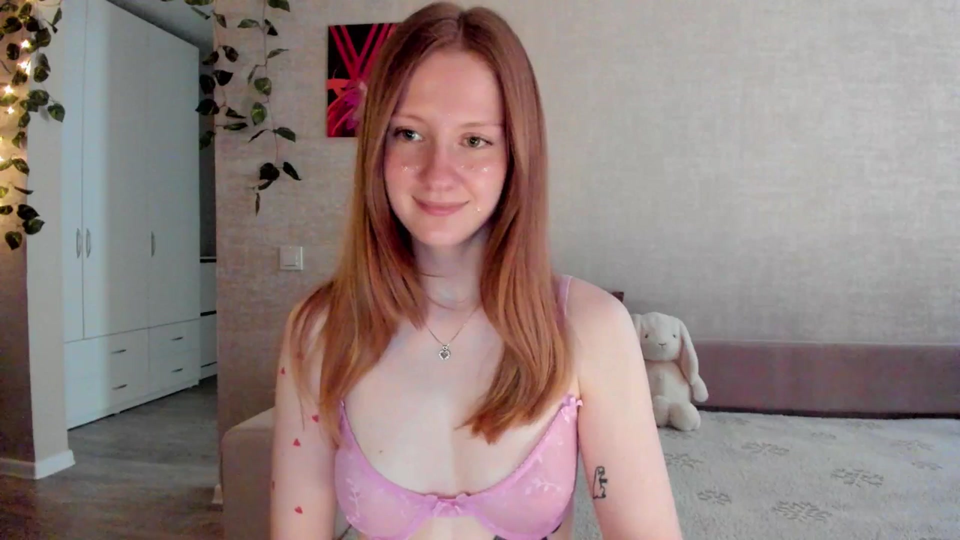Gallery image thumbnail from girlyAlicey's myfreecams stream on, 08/16/2025, 04:23 image 19 of 20