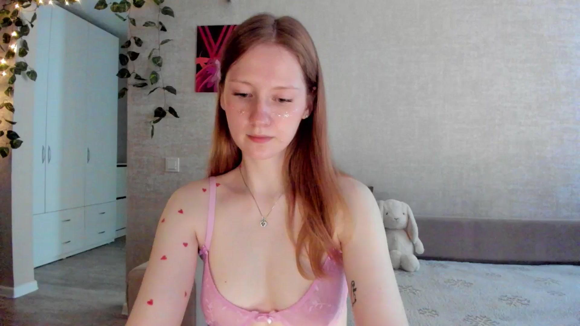 Gallery image thumbnail from girlyAlicey's myfreecams stream on, 08/16/2025, 04:23 image 10 of 20