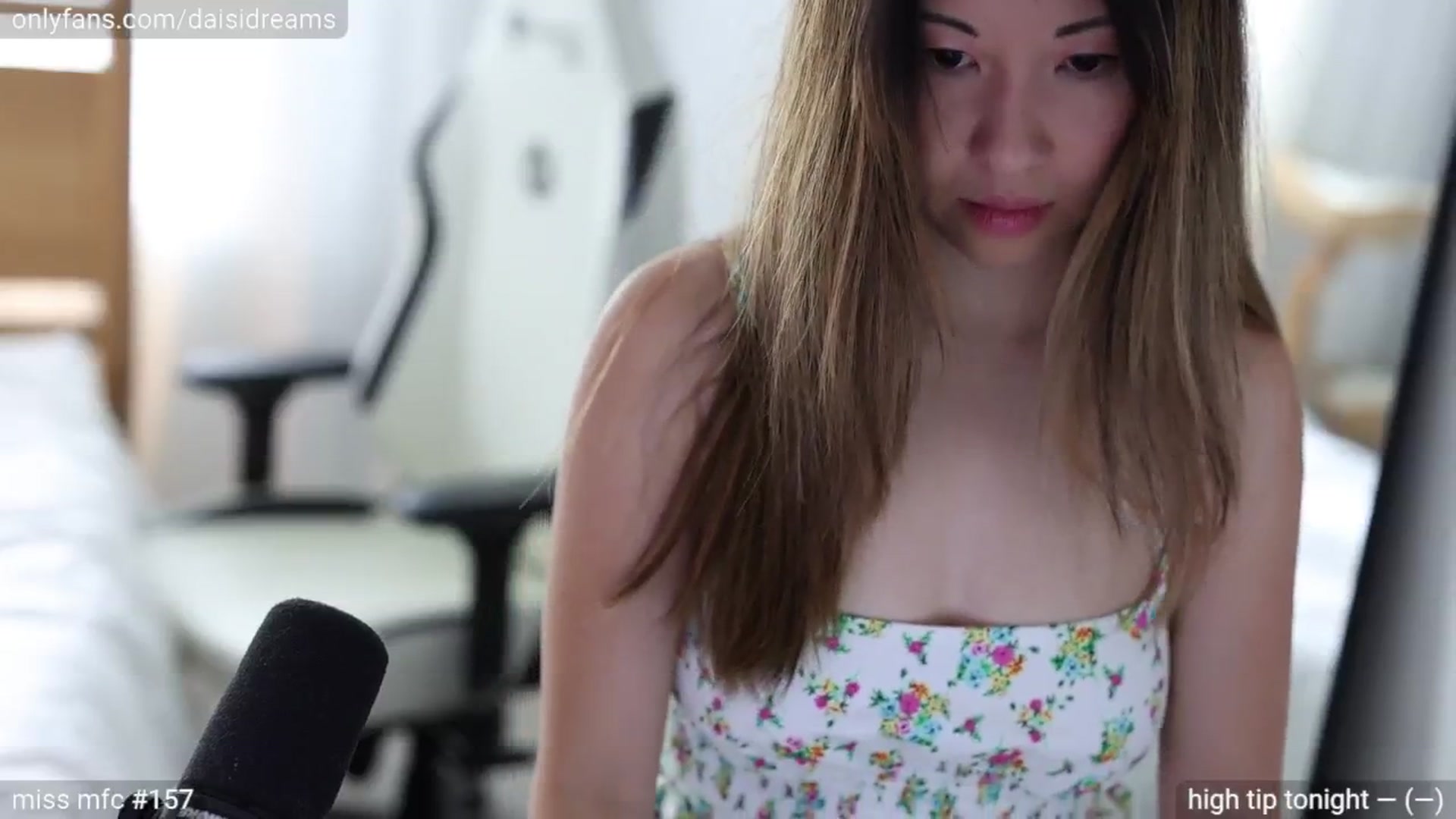 Gallery image thumbnail from glittertits's myfreecams stream on, 06/13/2024, 24:18 image 2 of 20