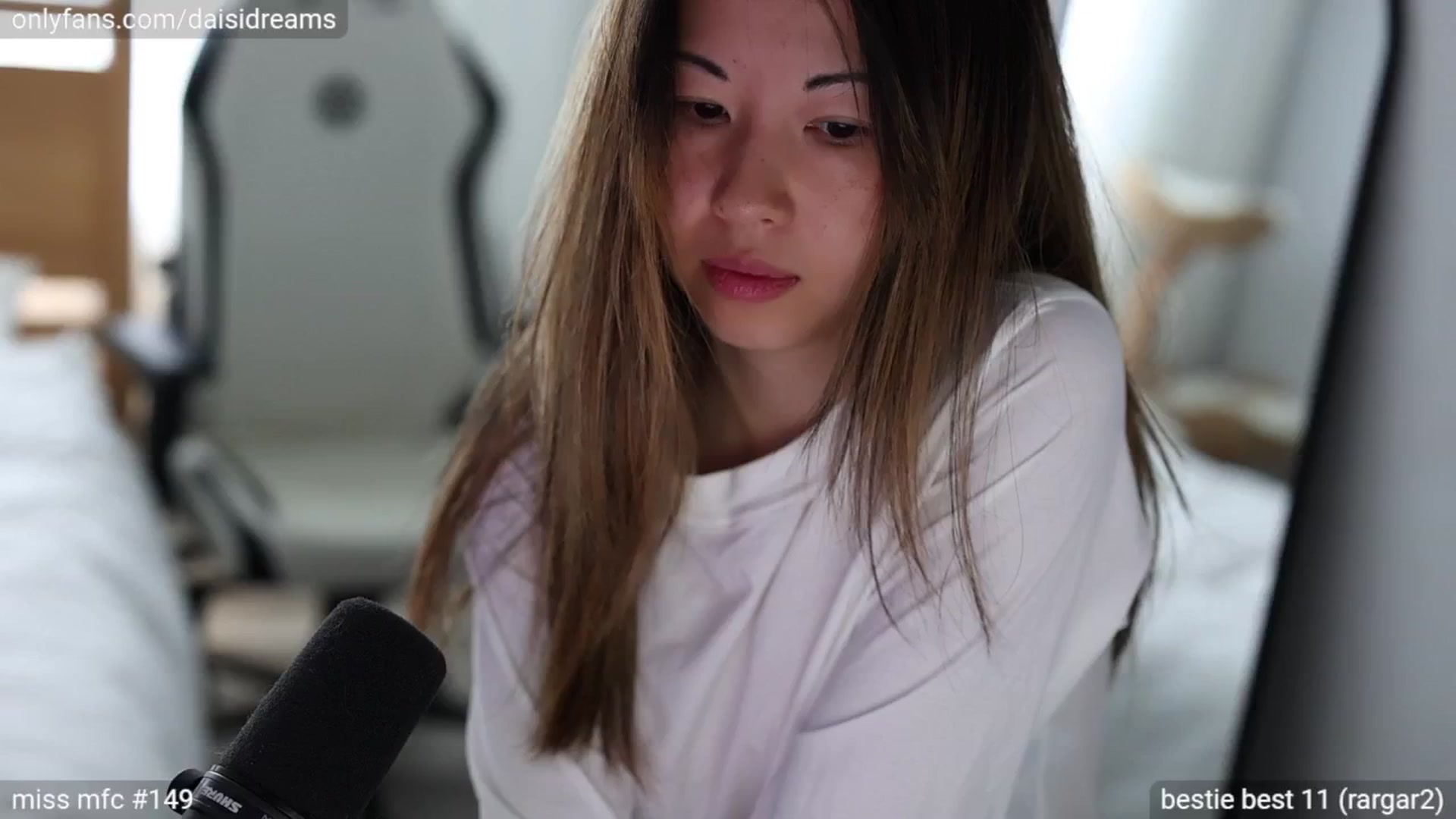 Gallery image thumbnail from glittertits's myfreecams stream on, 06/14/2024, 24:15 image 5 of 20
