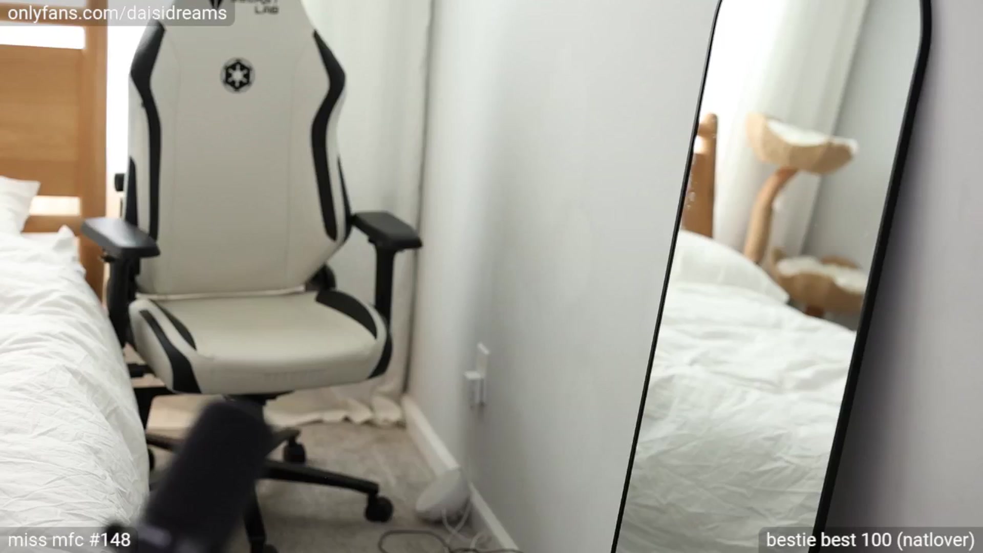 Gallery image thumbnail from glittertits's myfreecams stream on, 06/14/2024, 24:15 image 6 of 20