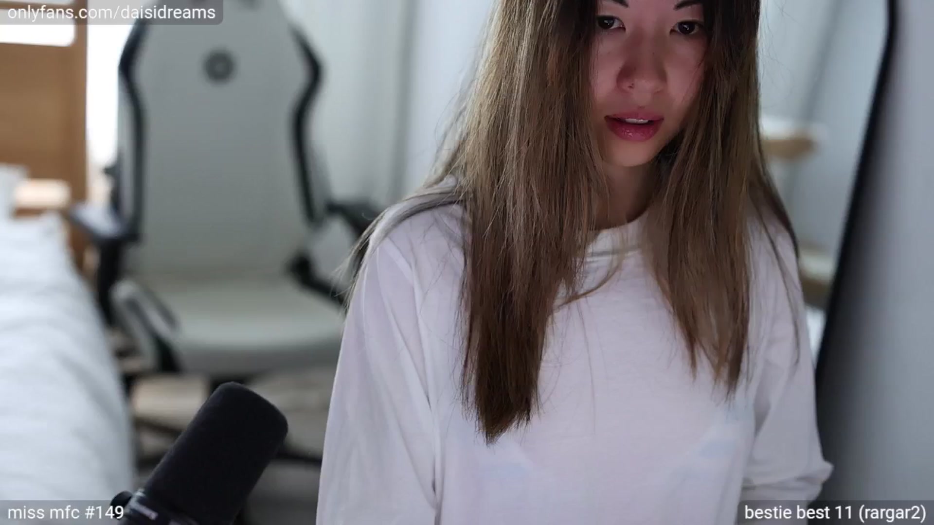 Gallery image thumbnail from glittertits's myfreecams stream on, 06/14/2024, 24:15 image 4 of 20