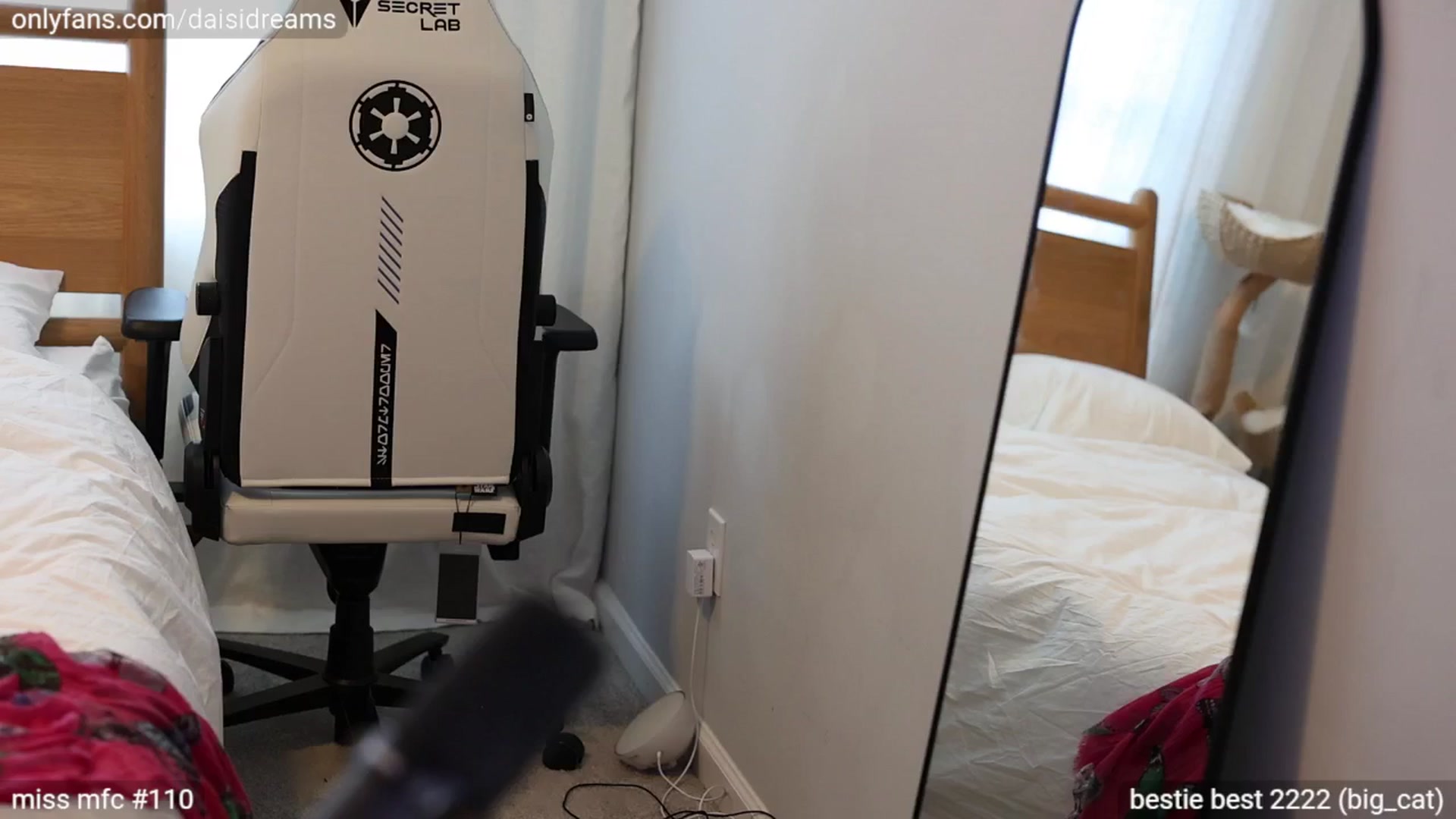Gallery image thumbnail from glittertits's myfreecams stream on, 06/14/2024, 24:15 image 20 of 20