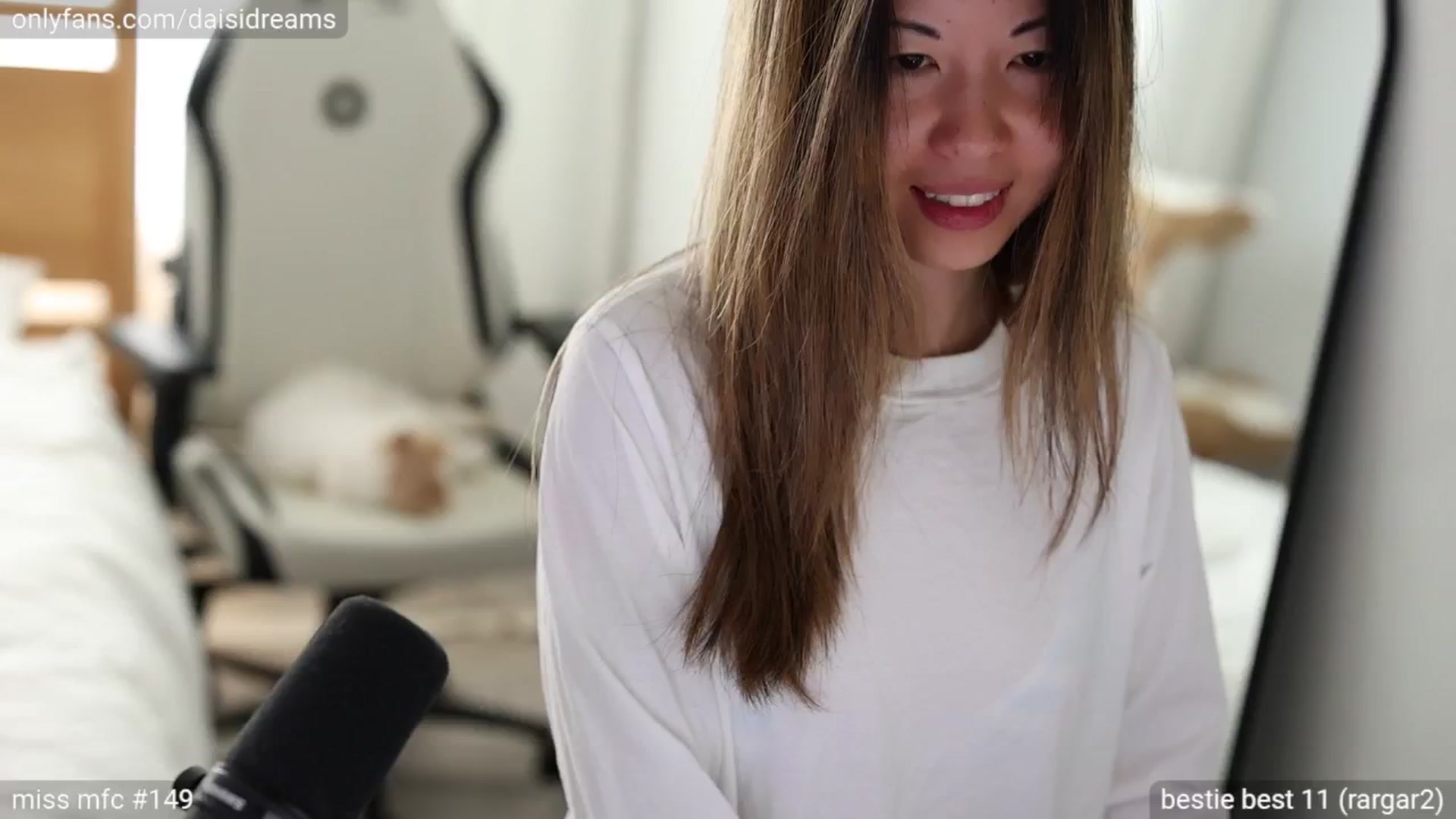 Gallery image thumbnail from glittertits's myfreecams stream on, 06/14/2024, 24:15 image 3 of 20