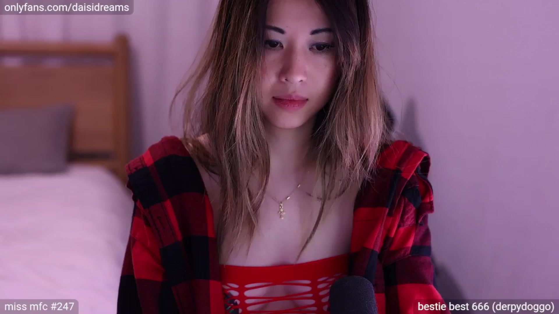 Gallery image thumbnail from glittertits's myfreecams stream on, 06/22/2024, 08:29 image 5 of 20