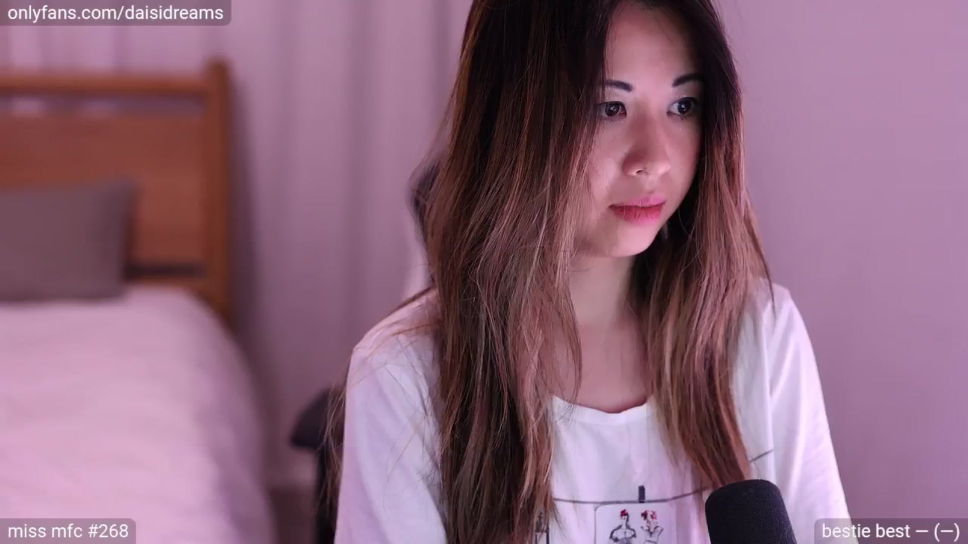 Gallery image thumbnail from glittertits's myfreecams stream on, 06/22/2024, 08:29 image 1 of 20