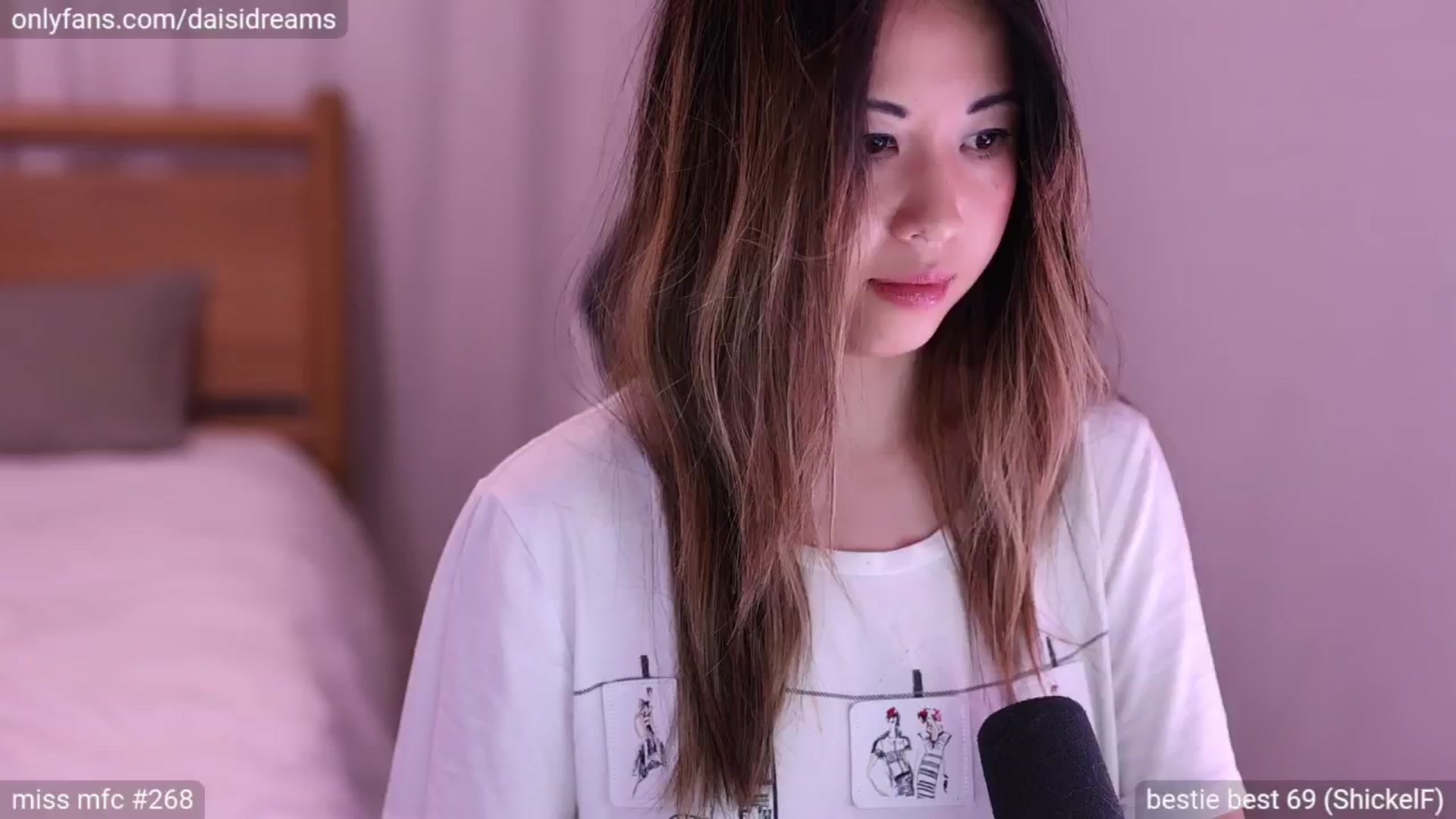 Gallery image thumbnail from glittertits's myfreecams stream on, 06/22/2024, 08:29 image 2 of 20
