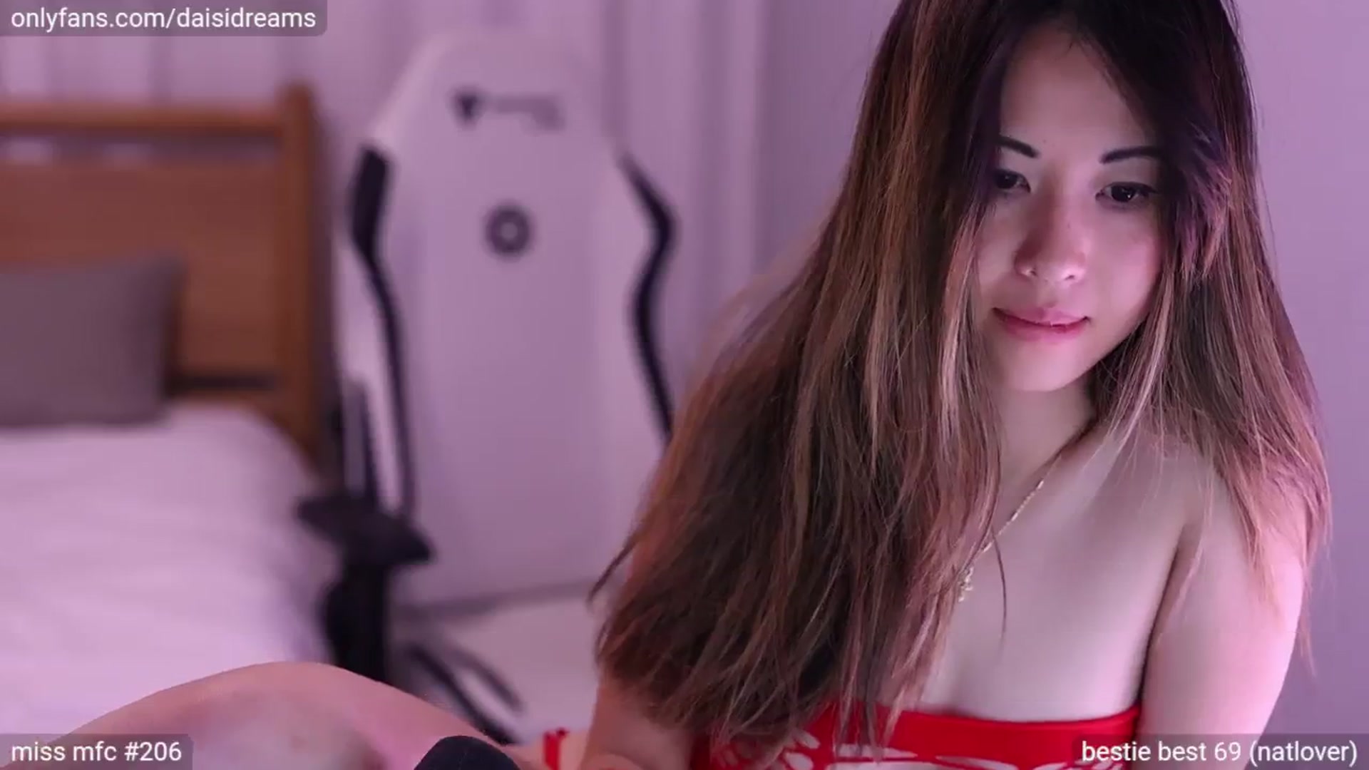 Gallery image thumbnail from glittertits's myfreecams stream on, 06/22/2024, 08:29 image 18 of 20