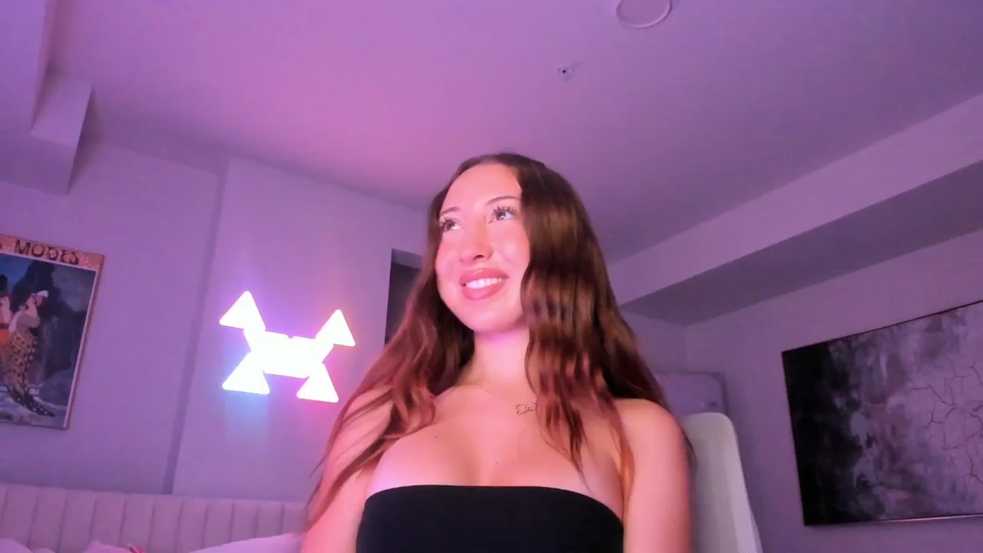 Gallery image thumbnail from goddessccleo's myfreecams stream on, 10/14/2024, 02:50 image 16 of 20
