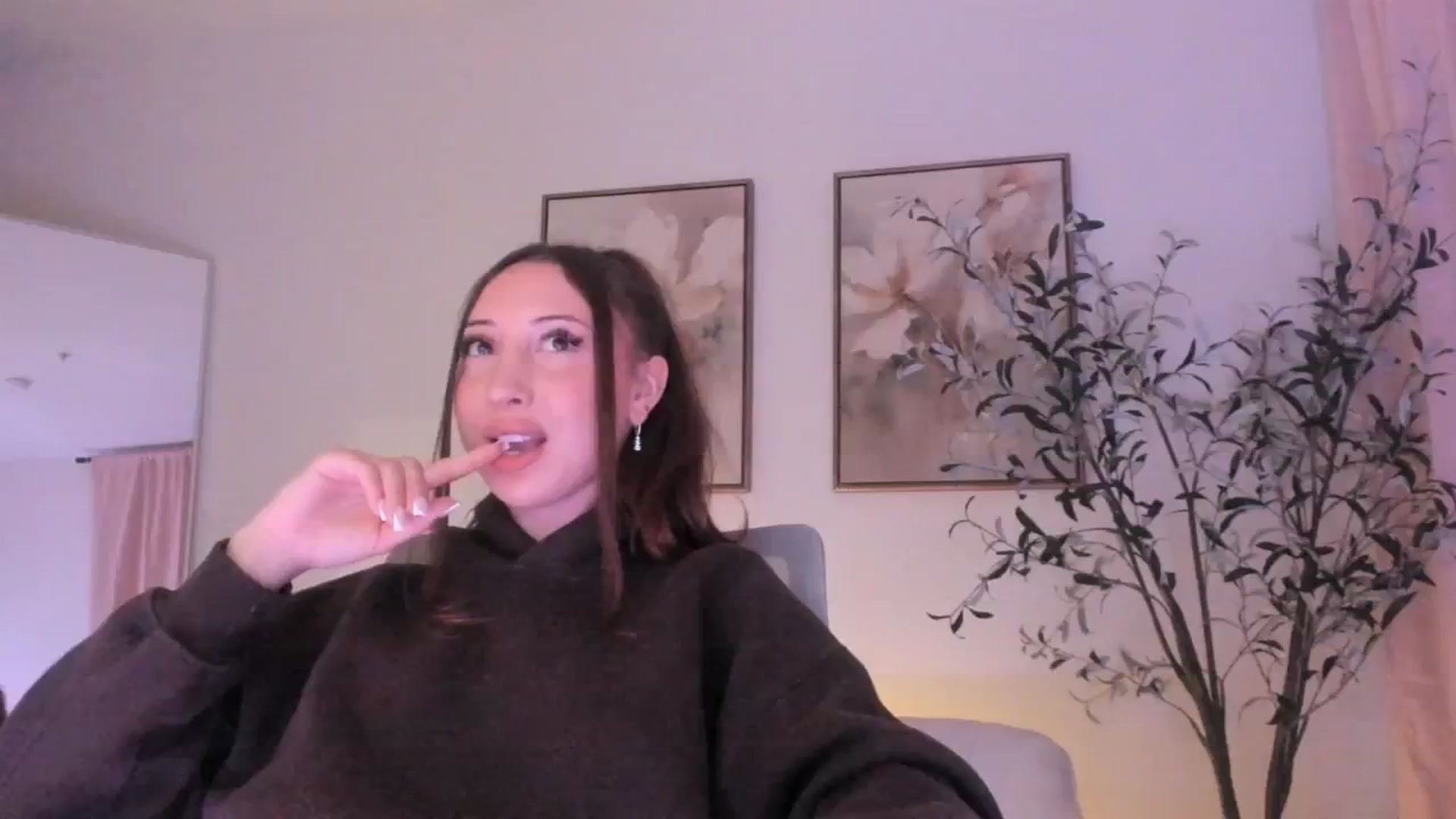 Gallery image thumbnail from goddessccleo's myfreecams stream on, 02/22/2025, 04:13 image 19 of 20