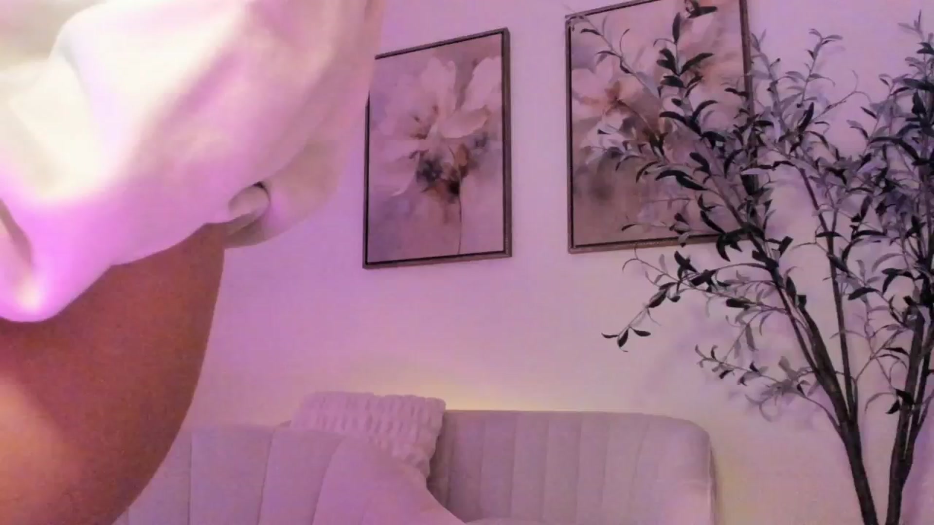 Gallery image thumbnail from goddessccleo's myfreecams stream on, 03/27/2025, 19:18 image 18 of 20