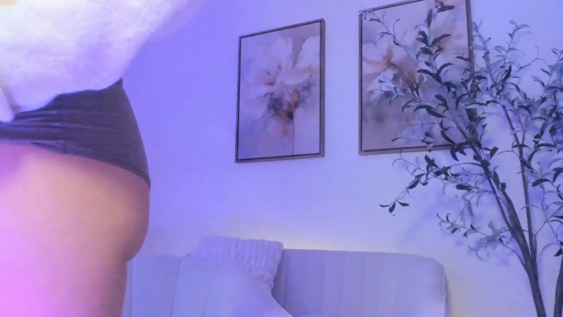 Gallery image thumbnail from goddessccleo's myfreecams stream on, 03/31/2025, 02:11 image 17 of 20