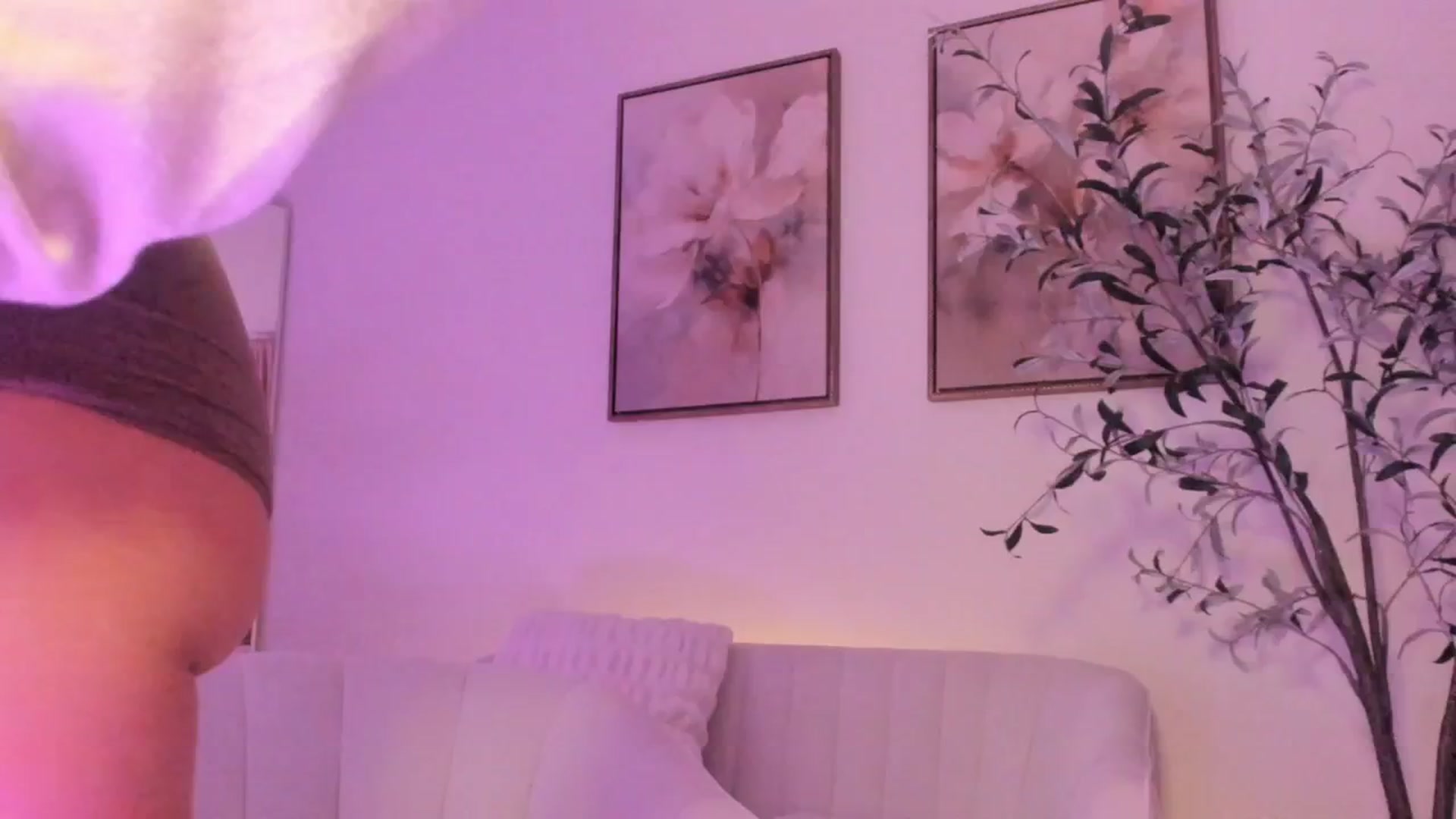 Gallery image thumbnail from goddessccleo's myfreecams stream on, 03/31/2025, 02:11 image 3 of 20