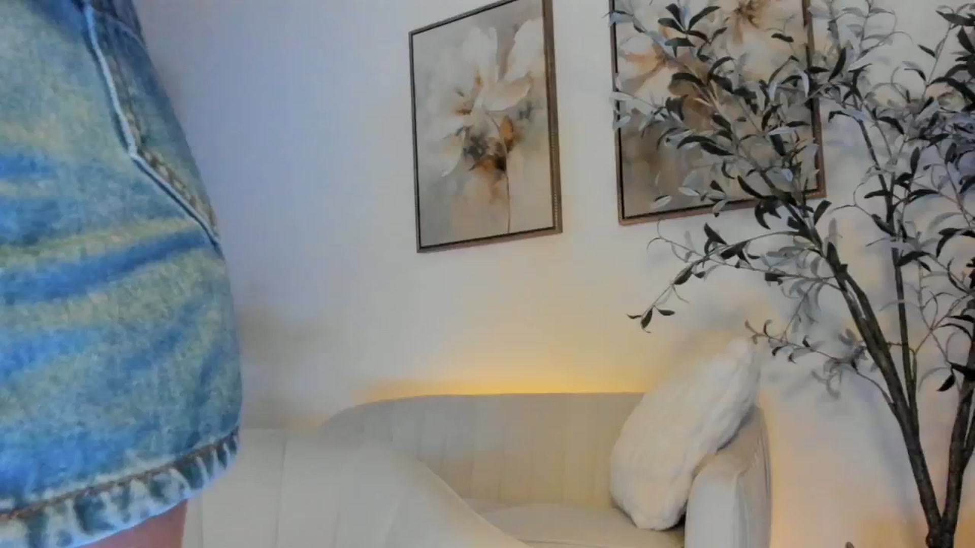 Gallery image thumbnail from goddessccleo's myfreecams stream on, 04/17/2025, 04:25 image 20 of 20