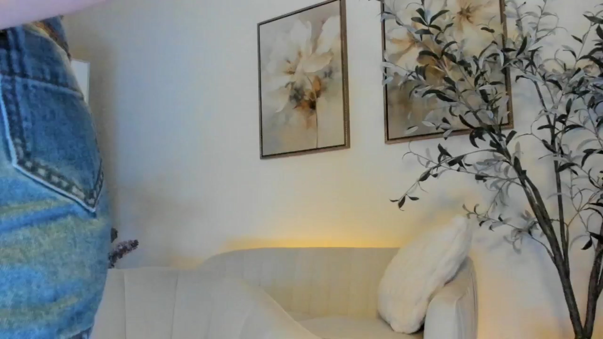 Gallery image thumbnail from goddessccleo's myfreecams stream on, 04/17/2025, 04:25 image 18 of 20