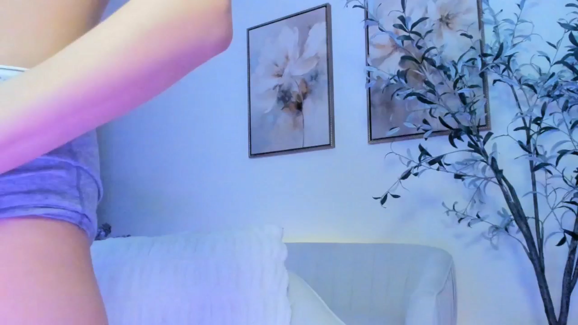 Gallery image thumbnail from goddessccleo's myfreecams stream on, 04/21/2025, 19:34 image 18 of 20