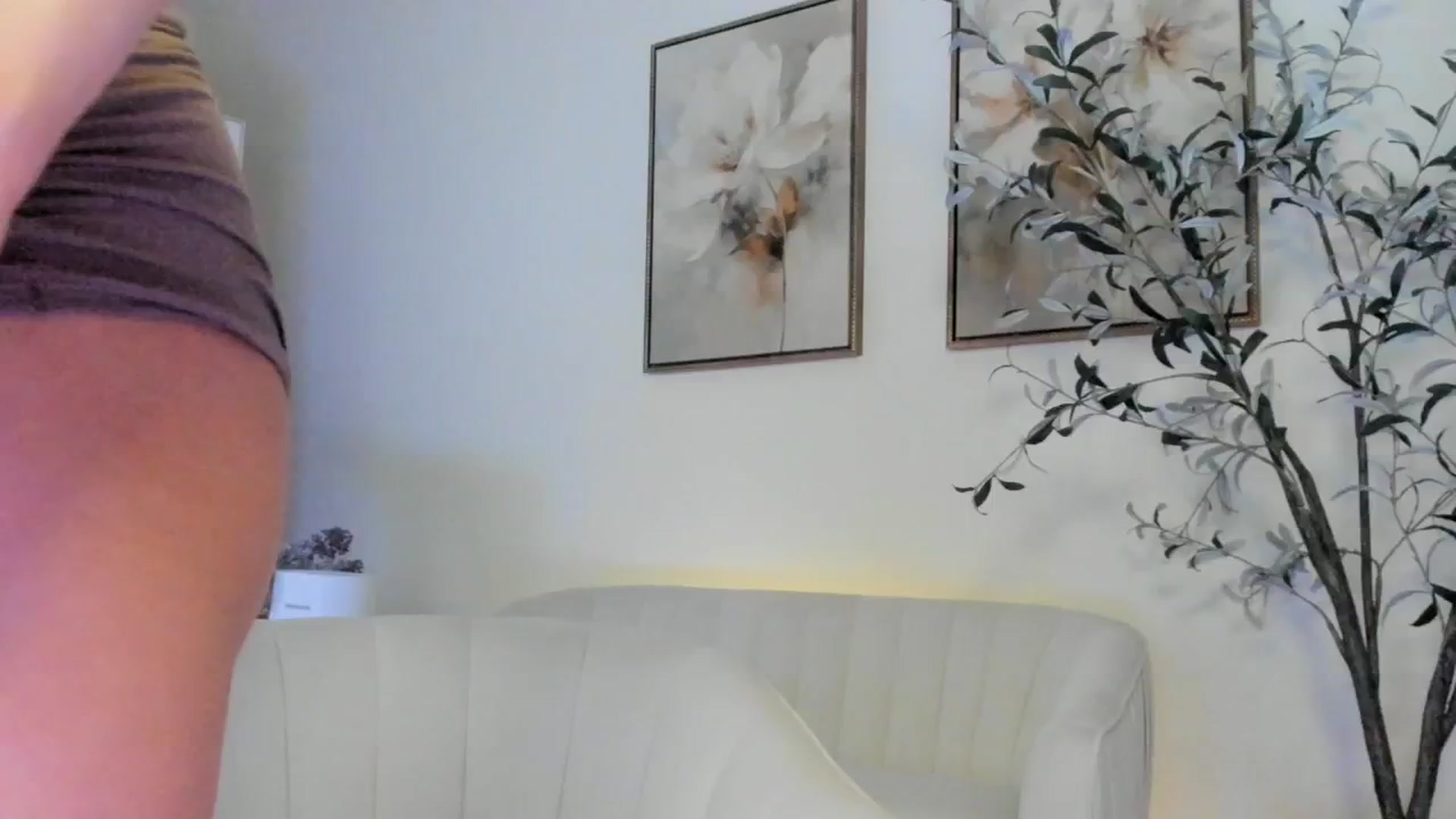 Gallery image thumbnail from goddessccleo's myfreecams stream on, 04/25/2025, 23:25 image 6 of 20