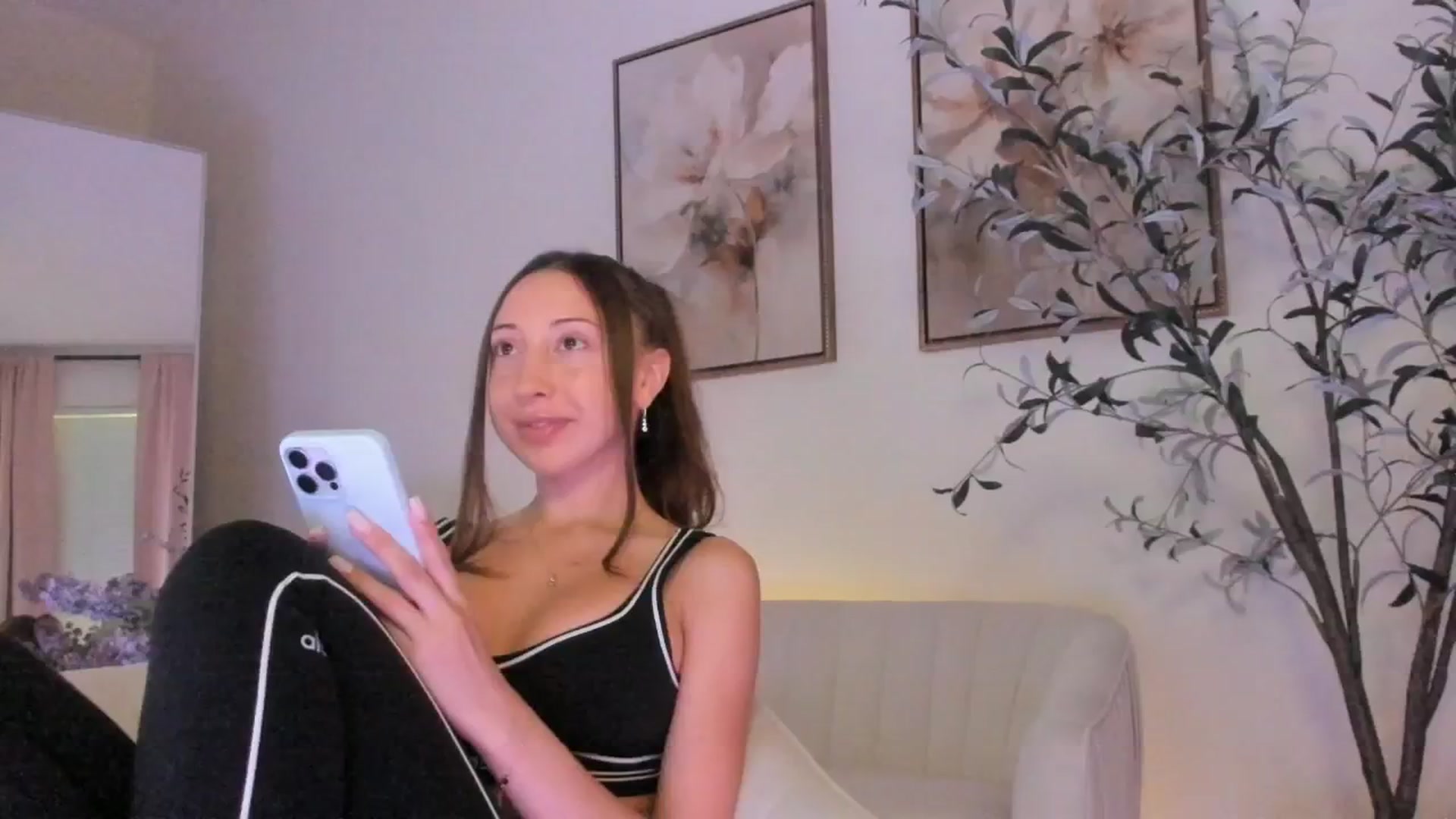 Gallery image thumbnail from goddessccleo's myfreecams stream on, 05/02/2025, 20:27 image 14 of 20