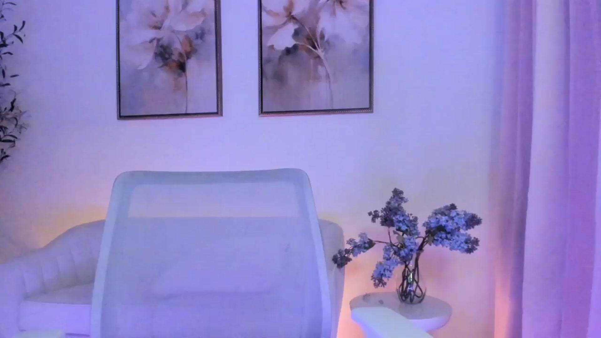 Gallery image thumbnail from goddessccleo's myfreecams stream on, 06/19/2025, 04:45 image 6 of 20