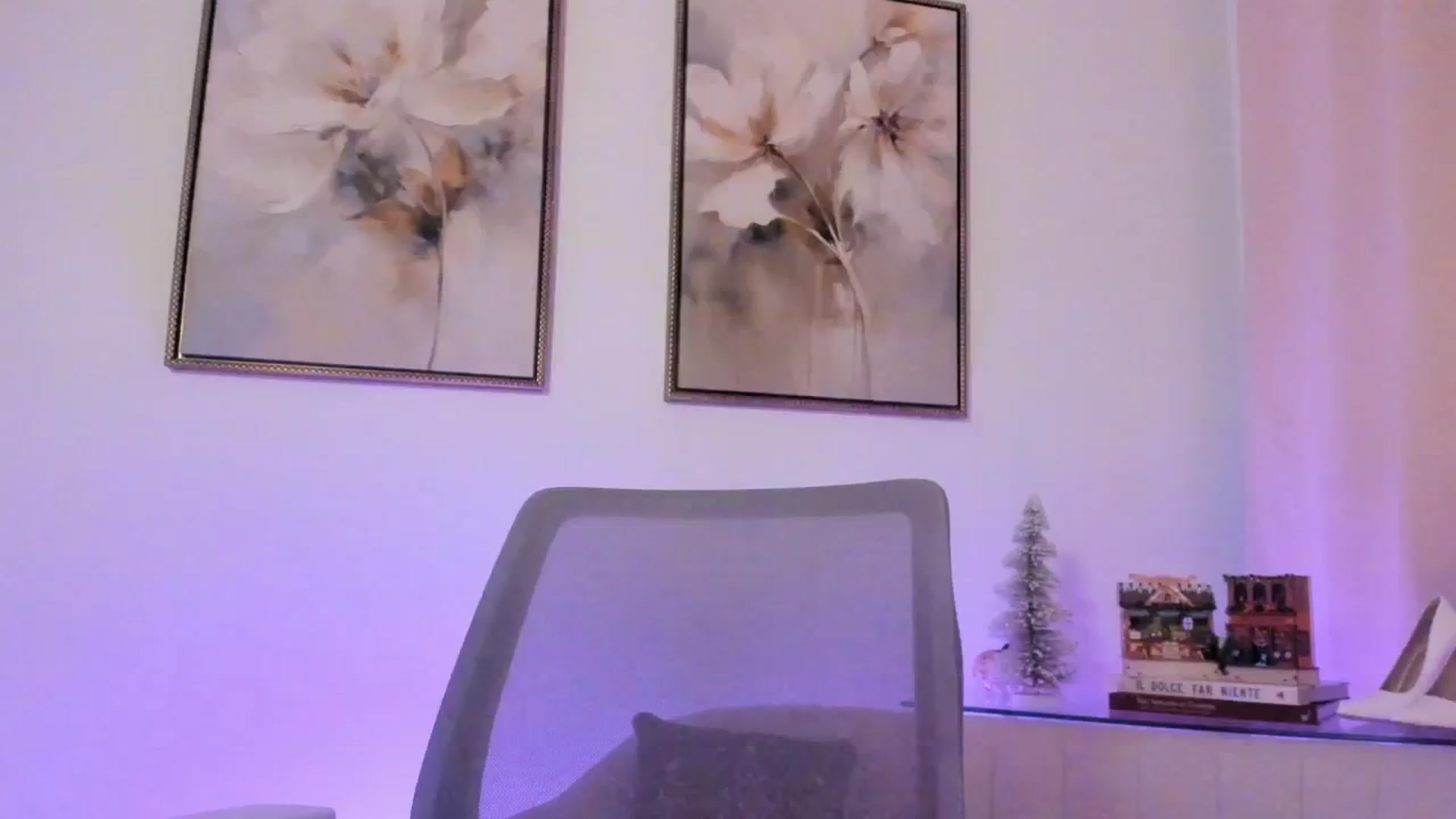 Gallery image thumbnail from goddessccleo's myfreecams stream on, 11/18/2025, 03:55 image 11 of 20