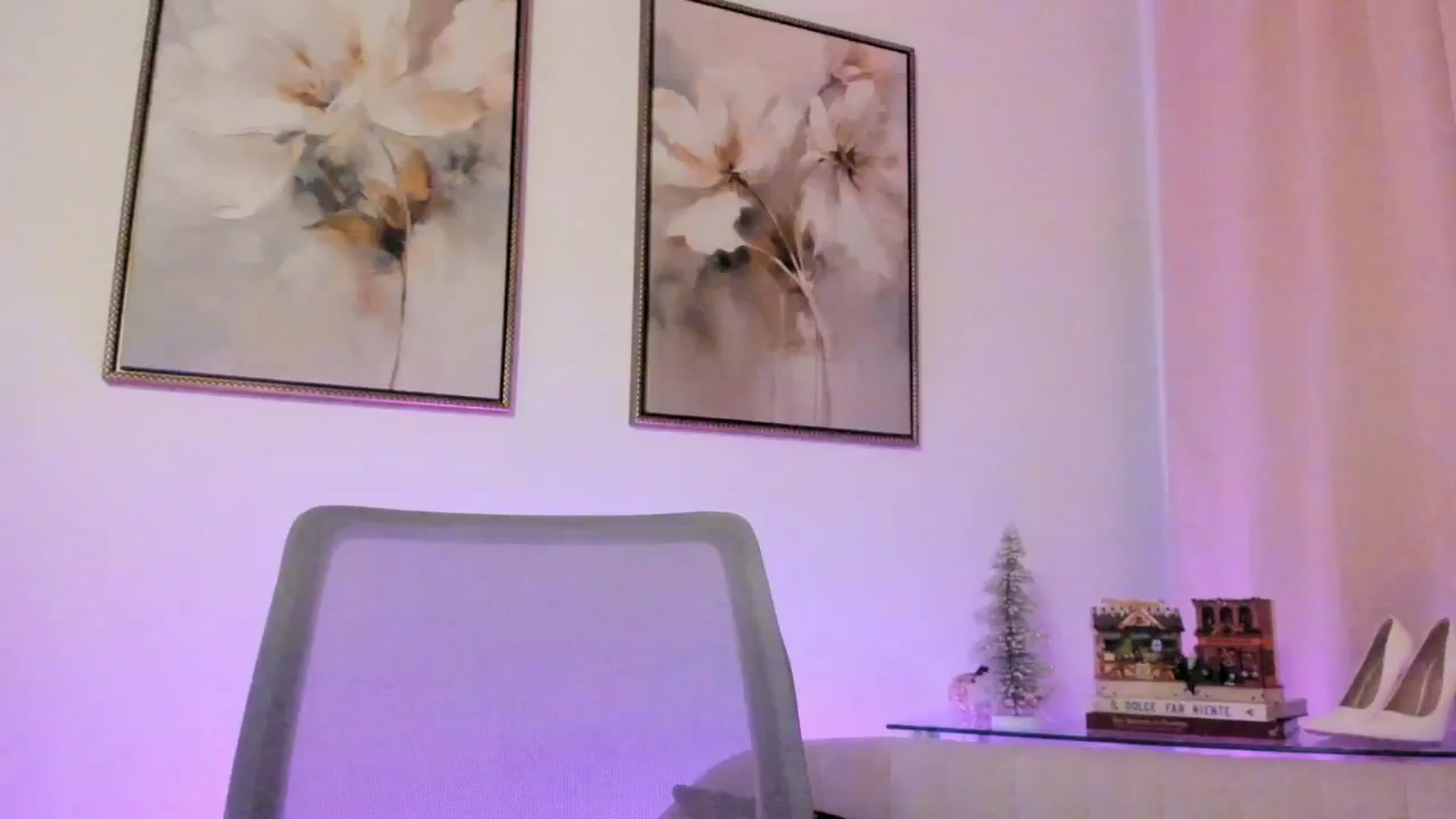 Gallery image thumbnail from goddessccleo's myfreecams stream on, 11/20/2025, 04:00 image 15 of 20