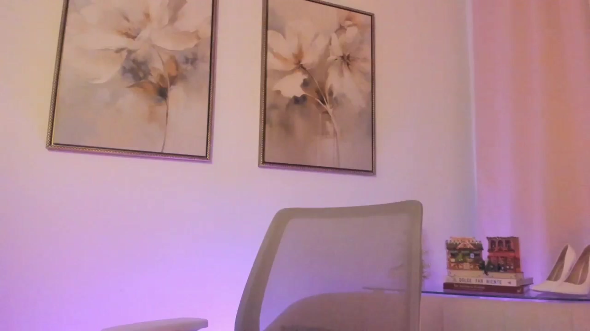 Gallery image thumbnail from goddessccleo's myfreecams stream on, 11/21/2025, 04:05 image 6 of 20