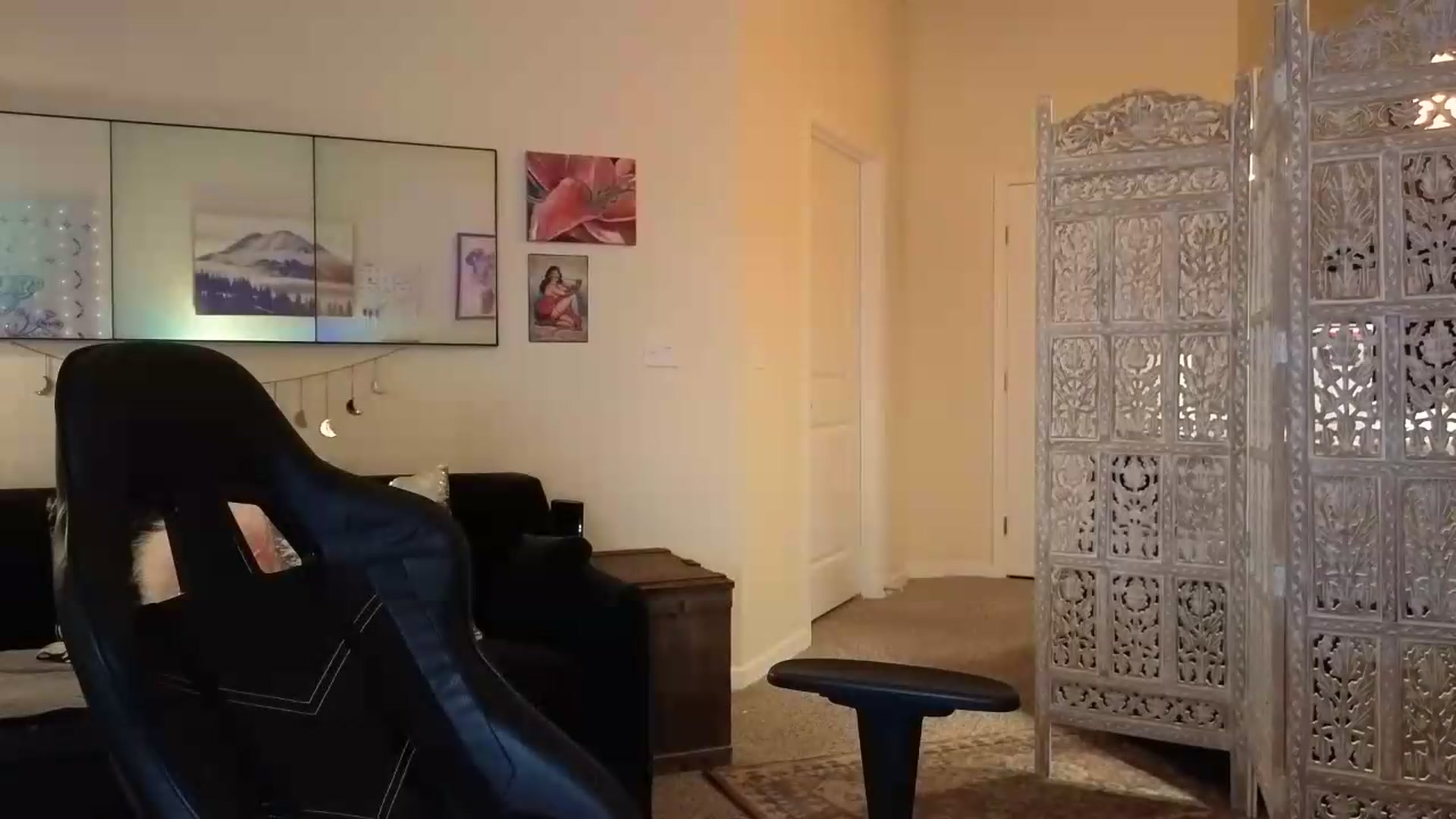 Gallery image thumbnail from goddessjinna's myfreecams stream on, 07/19/2026, 04:26 image 7 of 20