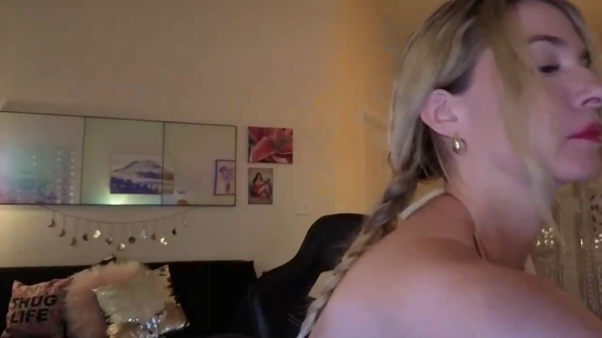 Gallery image thumbnail from goddessjinna's myfreecams stream on, 08/01/2026, 04:35 image 11 of 20